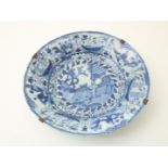 Porcelain dish with central decoration of Chinese people