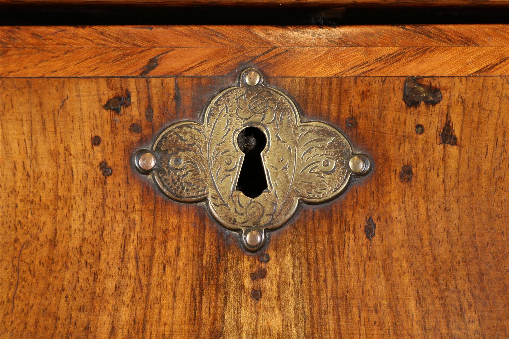 Carrot nuts William & Mary chest of drawers in two divisions. The upper cabinet with five drawers, - Image 5 of 6