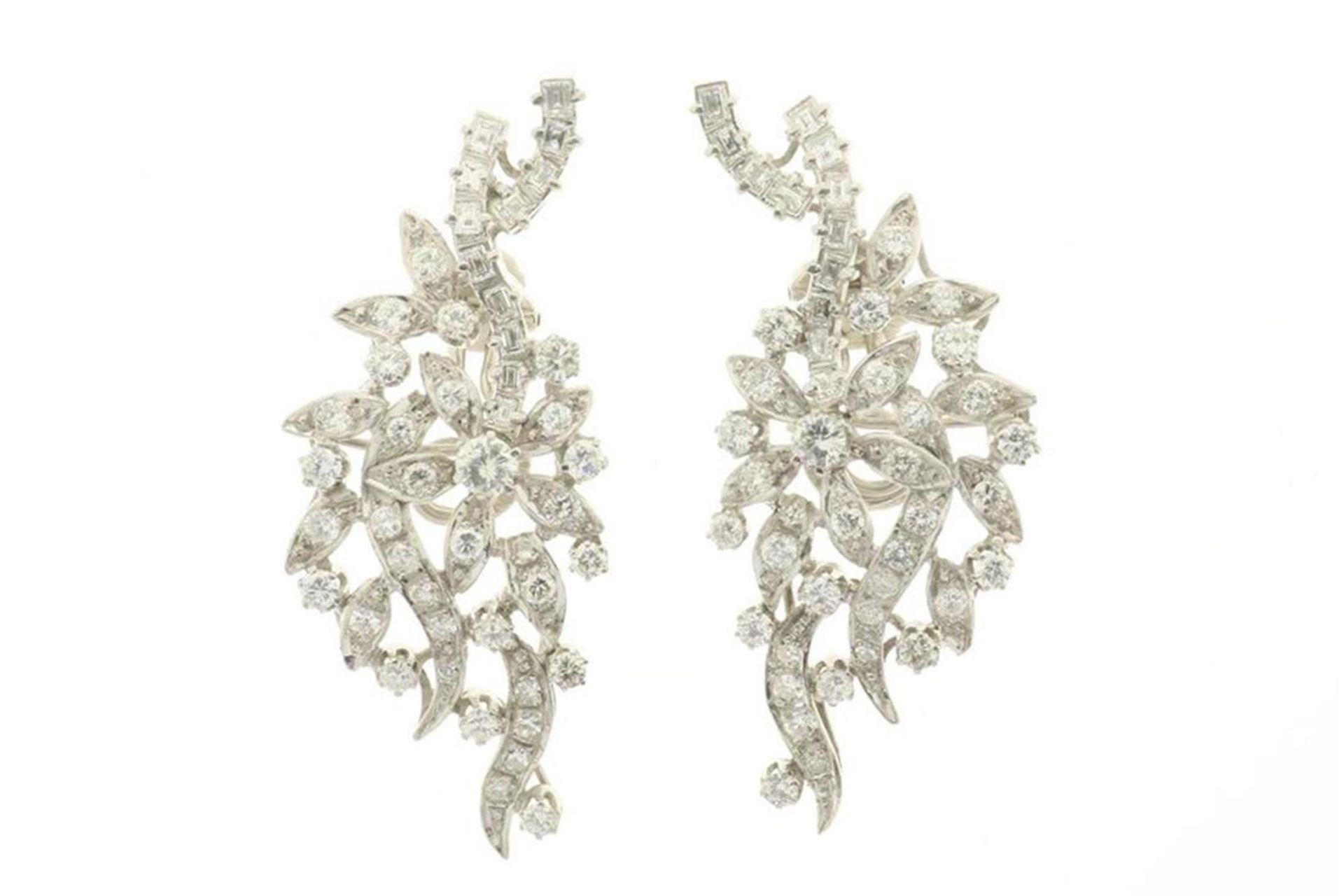 Set of white gold clip-on earrings, leaf-shaped, set with brilliant, octagonal baguette cut diamonds