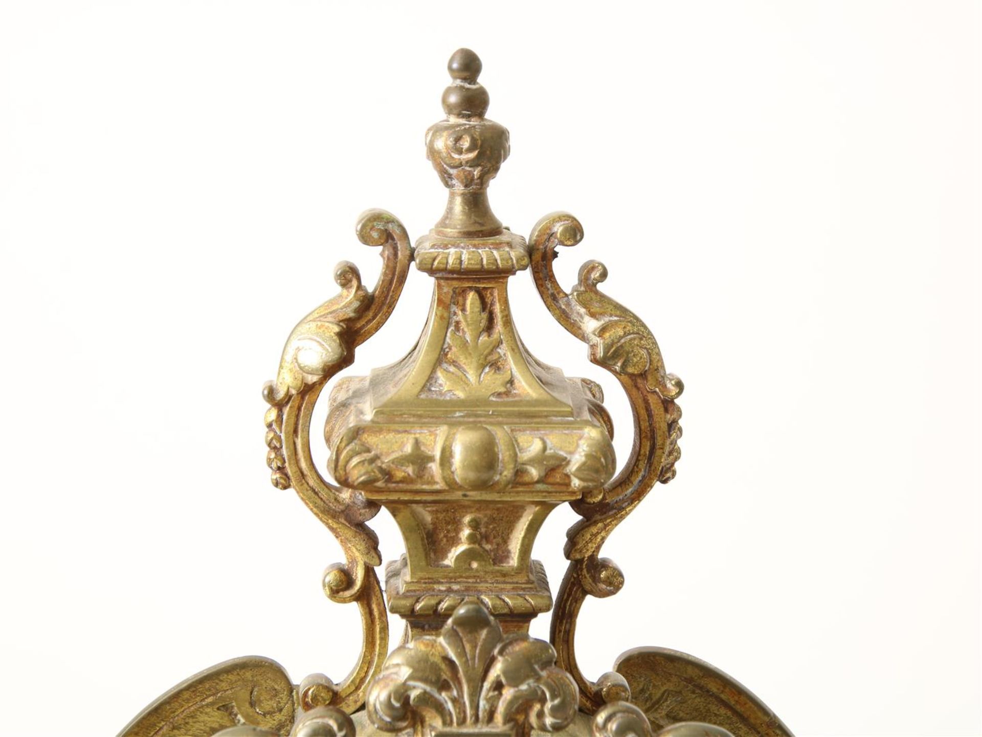 Bronze Napoleon III mantel clock with partly enamel dial with Roman numerals, with matching 3- - Image 3 of 5