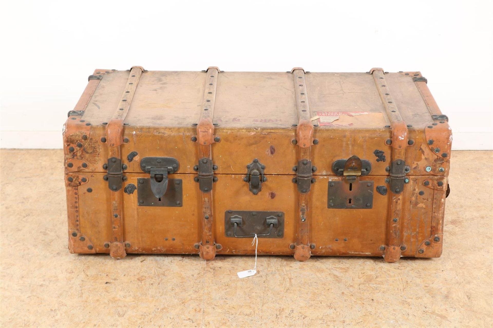 Travel suitcase with cognac-colored leather and brass fittings, France, 1920s, 34 x 90 x 54 cm.
