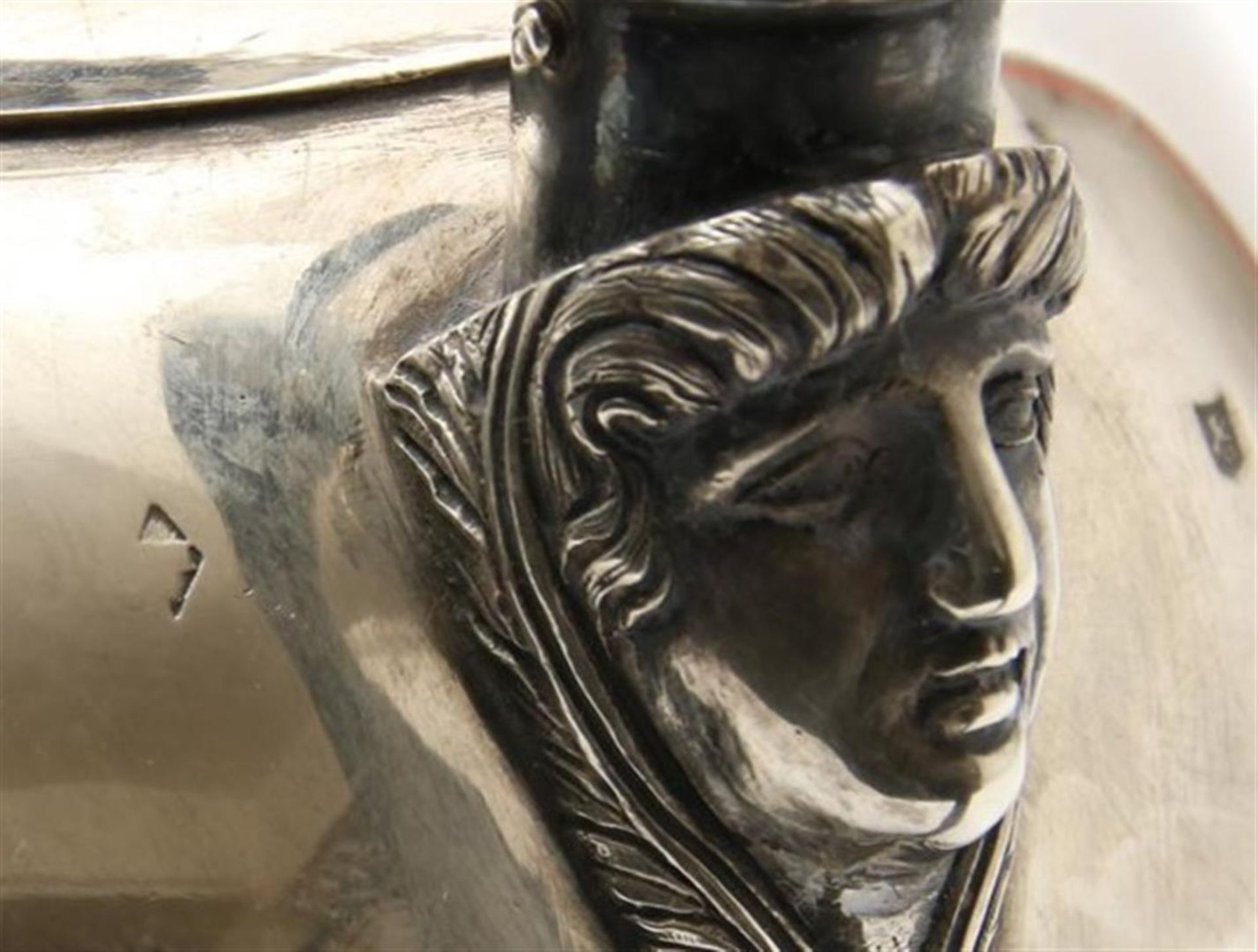 Silver Empire coffee pot, hammered with ribbed edge, spout with lion's head and mascerons on - Image 3 of 3
