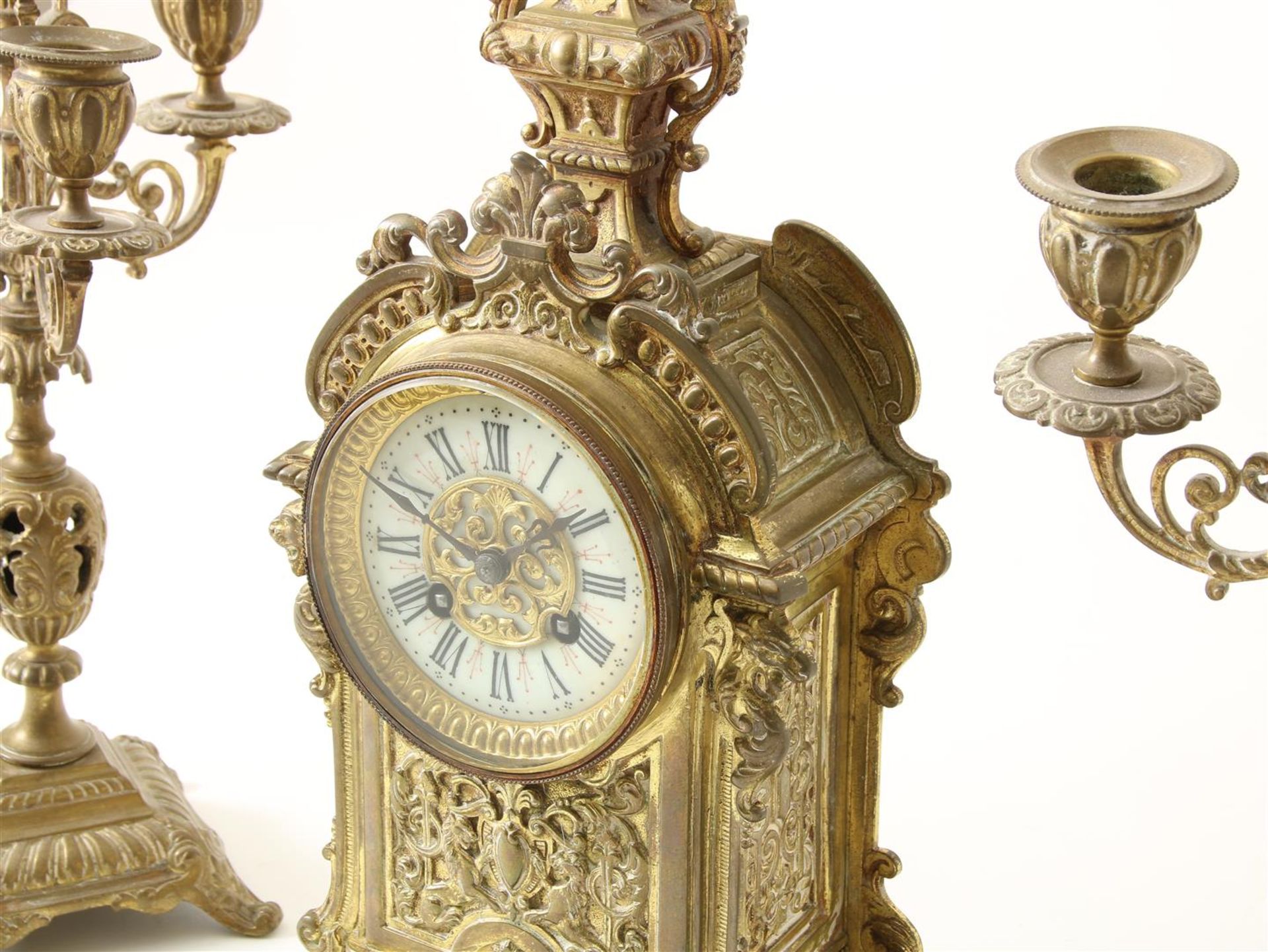 Bronze Napoleon III mantel clock with partly enamel dial with Roman numerals, with matching 3- - Image 4 of 5