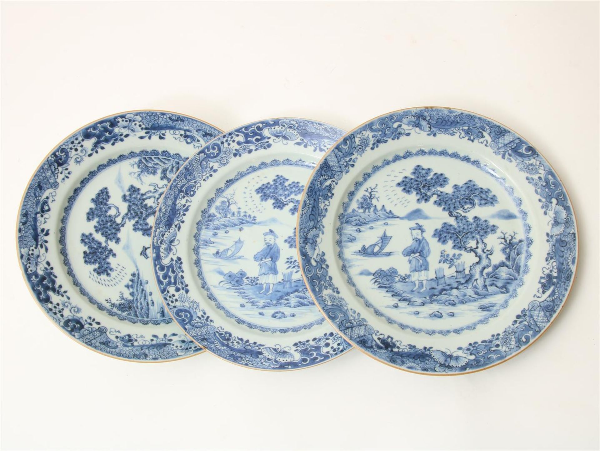 A set of 3 porcelain Qianlong dishes, China  - Bild 3 aus 6