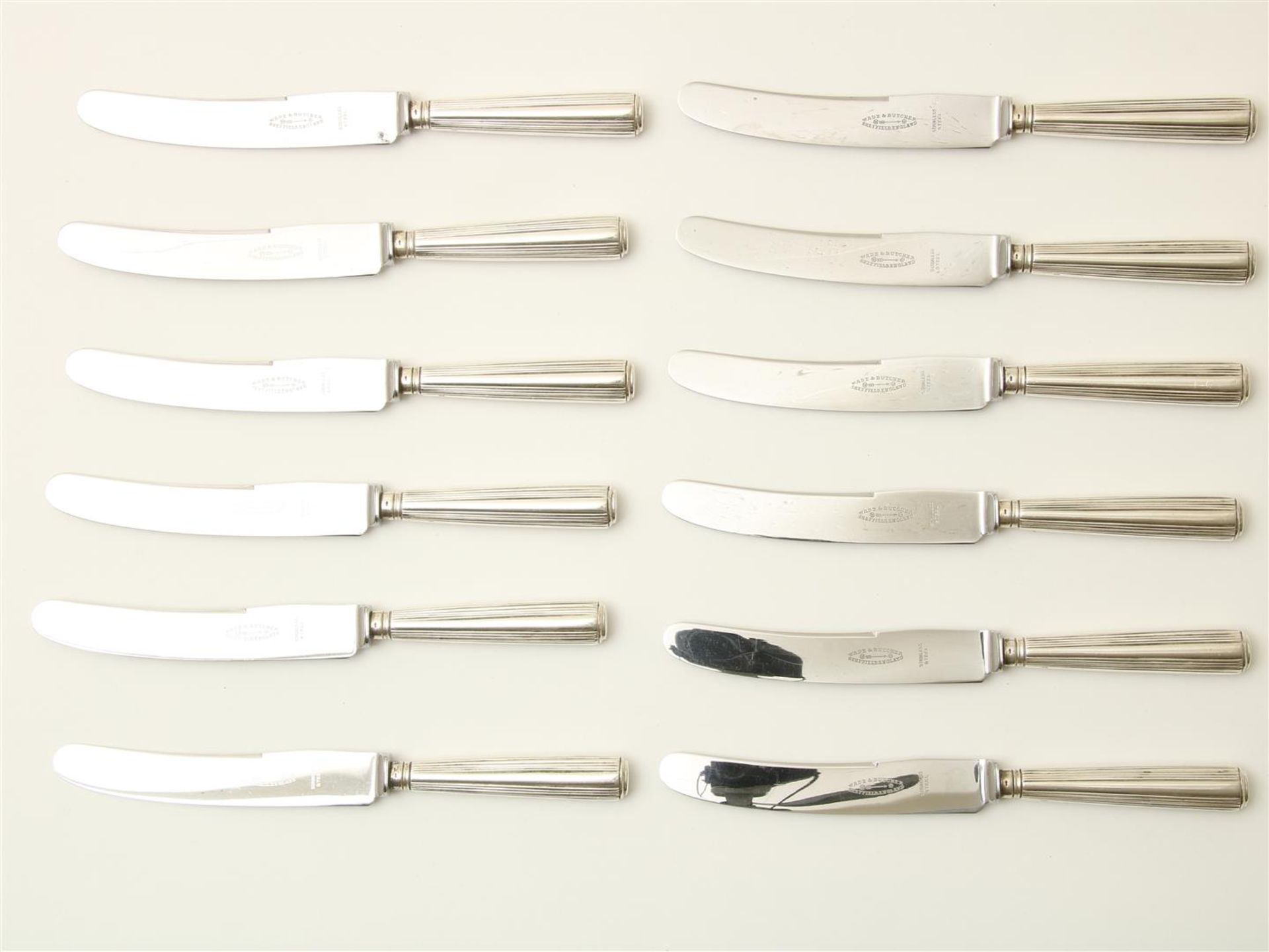 Series of 12 knives with silver ribbed handles, grade 835/000, Dutch small mark, gross weight 857