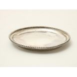 Silver patti pan trimmed with pearl edge, grade 835/000, Amsterdam, late 18th century, gross