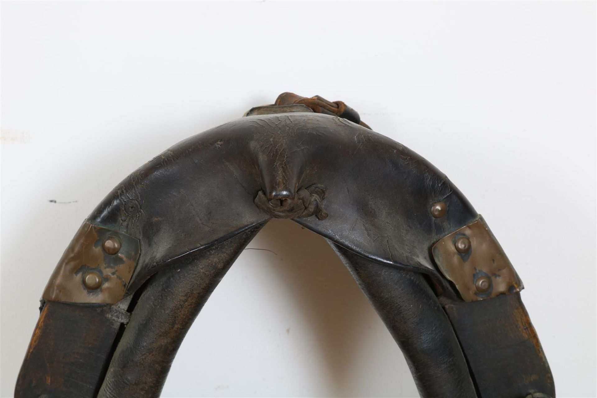 Neck piece for horse, horseham, made of leather, wood and iron, length 80 cm. - Image 2 of 3