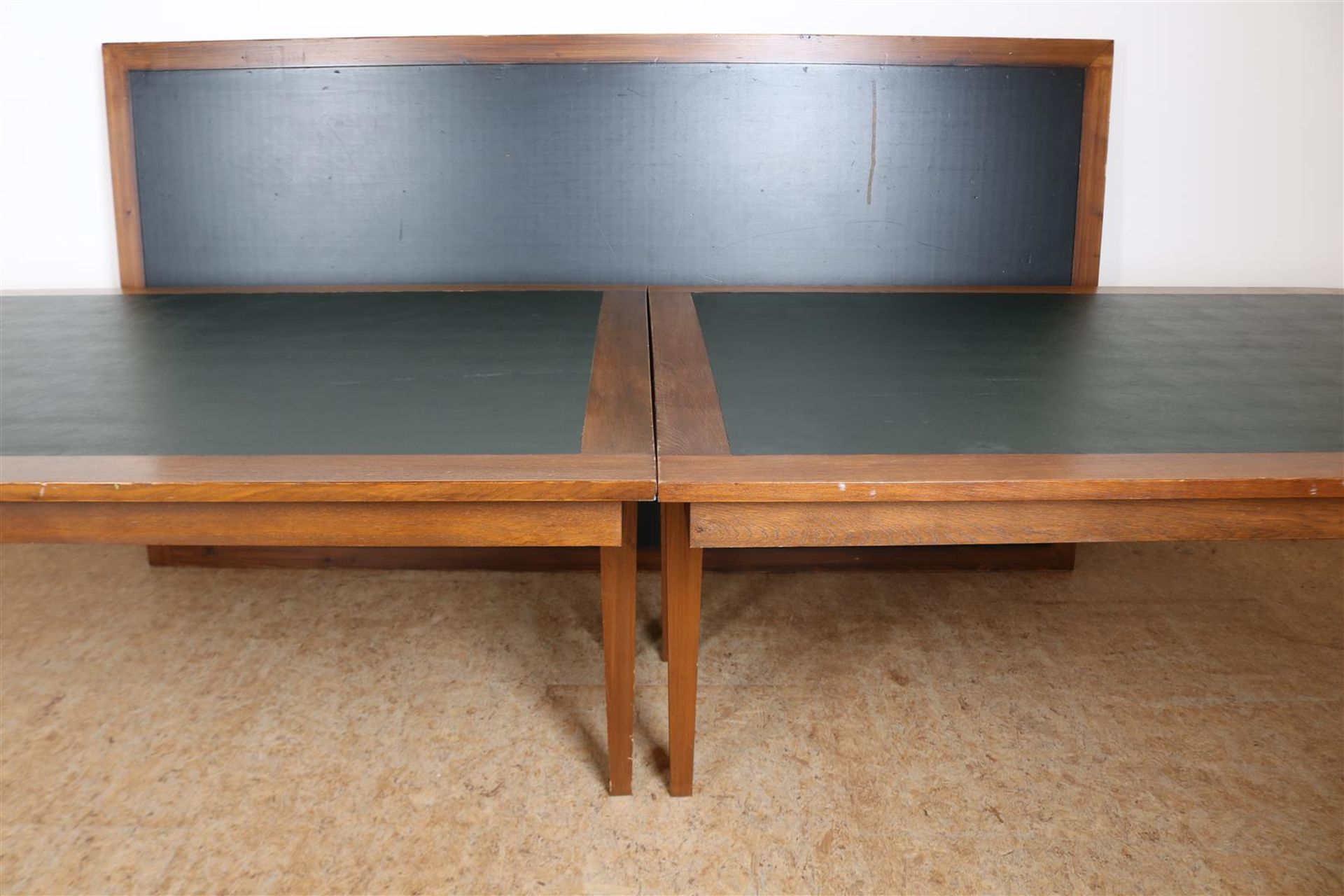 Oak conference table with black leather inlaid top on tapered legs, 78 x 440 x 136 cm. here is a - Image 3 of 5