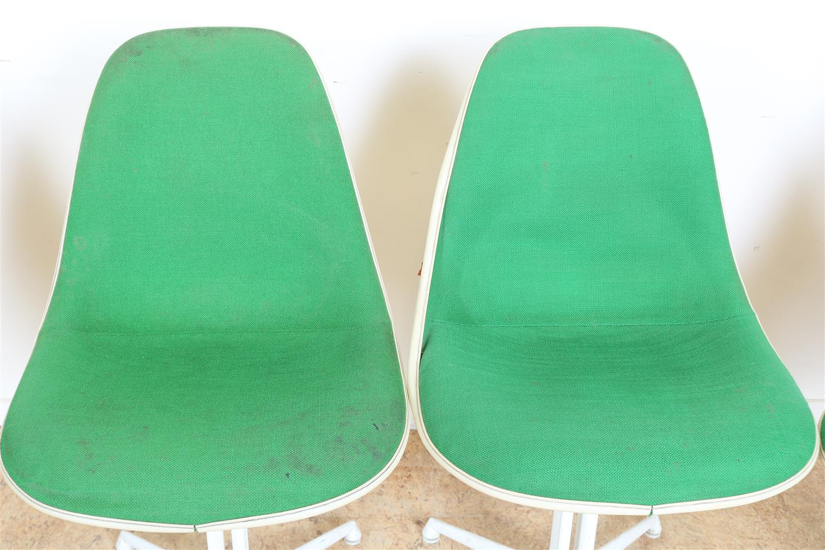 Series of 4 fiberglass design chairs with green upholstery on metal legs, designed by Charels - Image 2 of 4