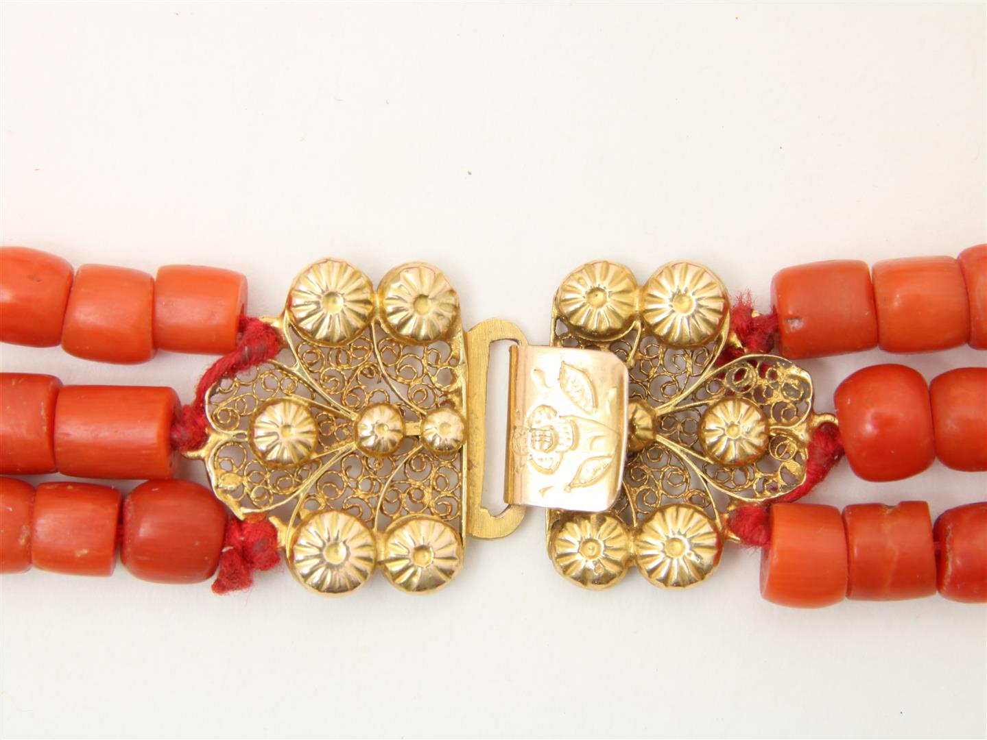 3-row red coral necklace with filigree decorated gold clasp, Zeeuws-Vlaanderen, gross weight 47.8