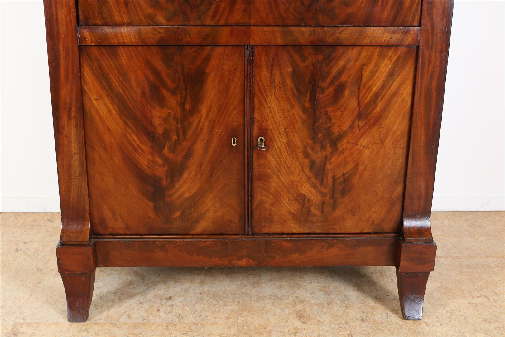 Mahogany secretary abattant with top drawer, writing flap behind which interior with panel door - Image 6 of 6
