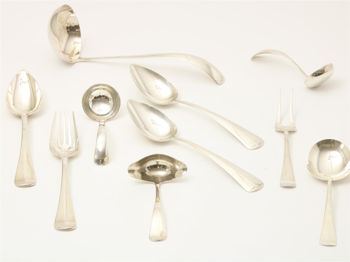 Lot of silver shovelware; Potato spoon, meat fork, 3 sauce spoons, 2 vegetable spoons, soup