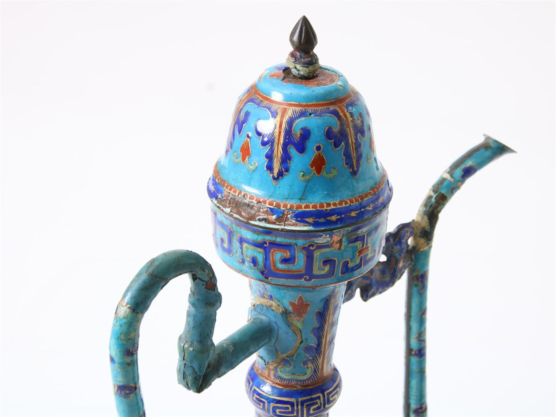 Set of Canton enamel Qianlong jugs for the Islamic market, China 18 eeuw (both damaged), height 35 - Image 4 of 5