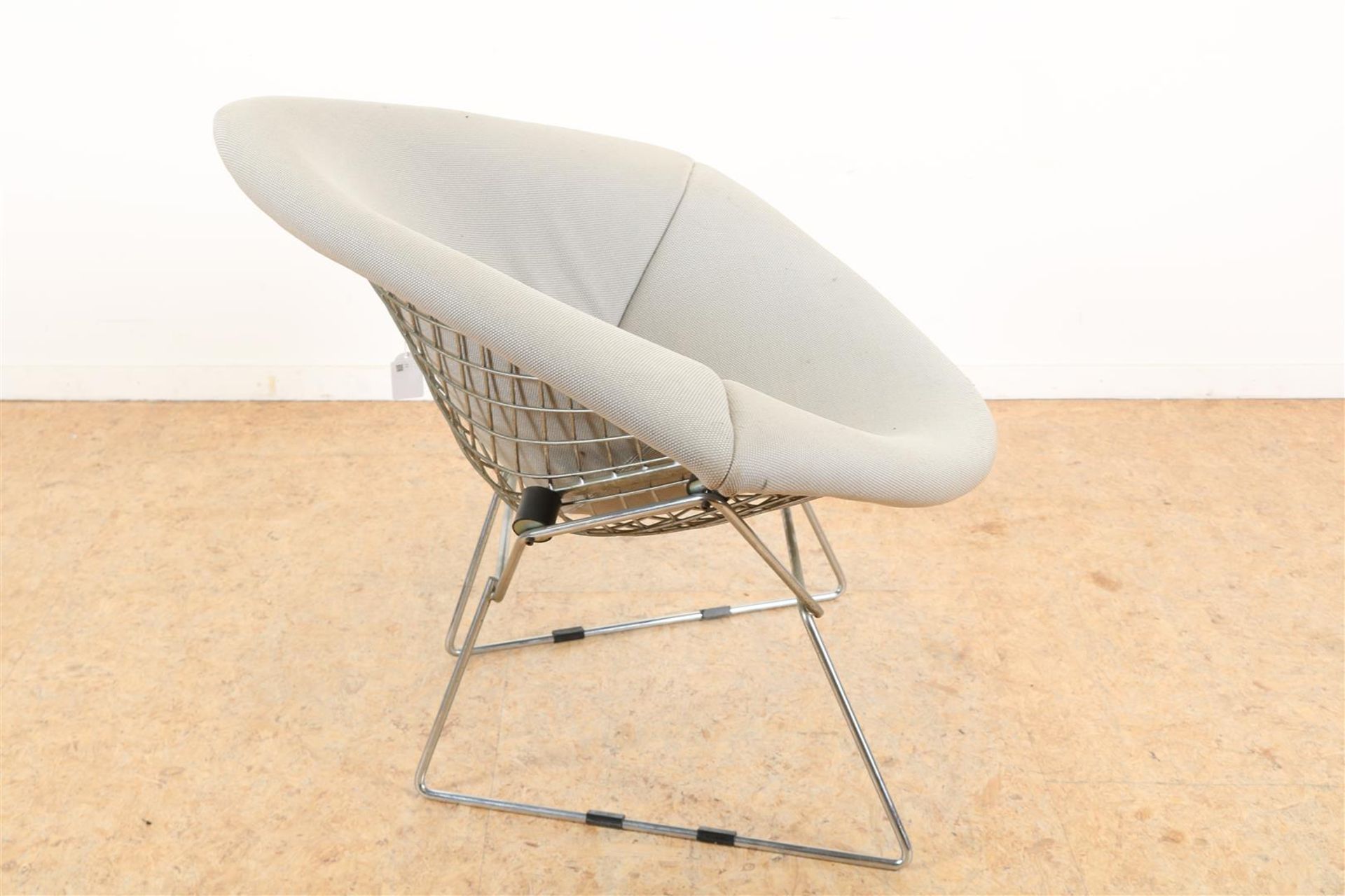 Wire steel design chair with gray upholstery, designer Harry Bertoia for Knoll (1952). sticker on - Image 2 of 4