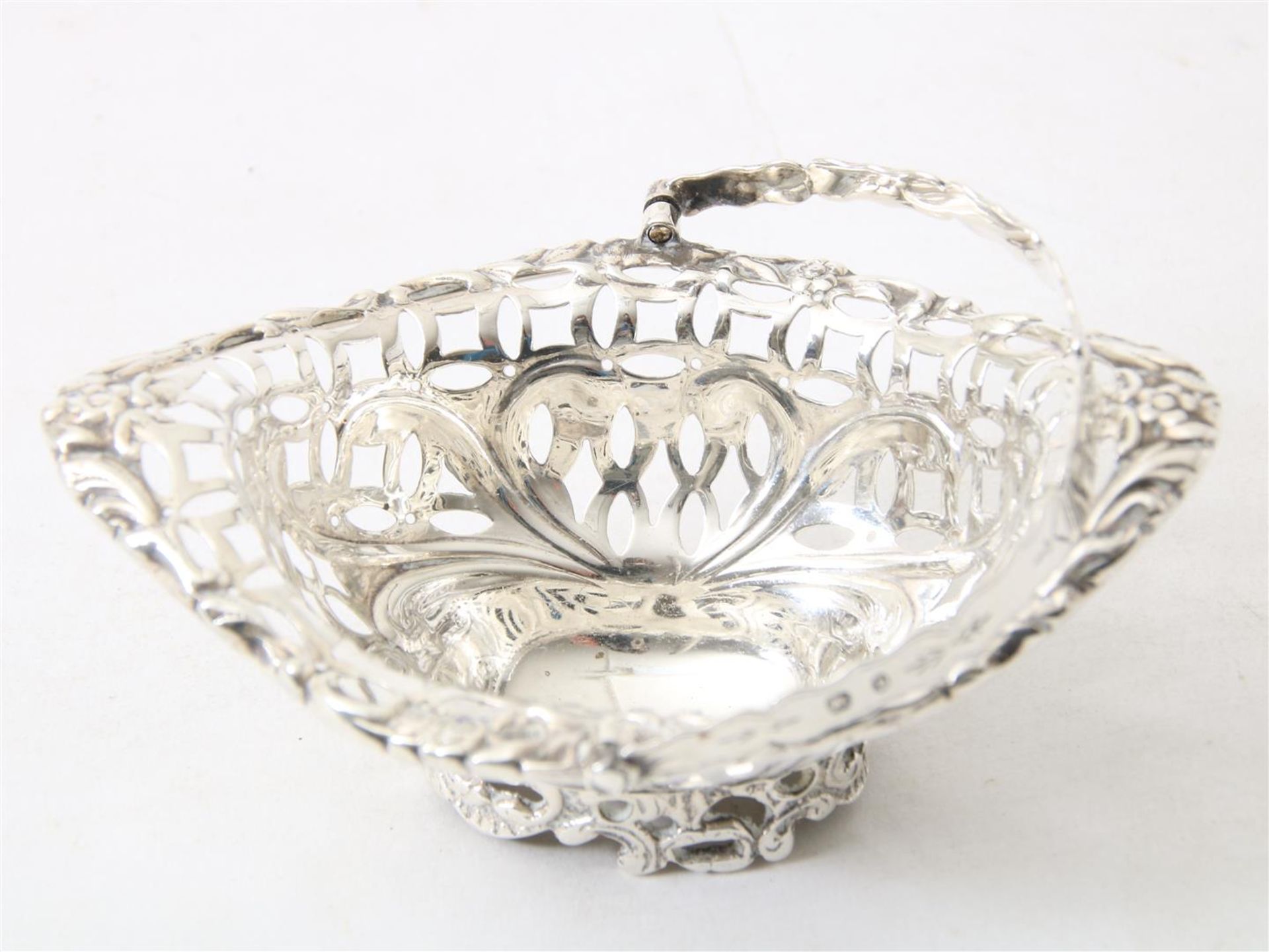 Silver openwork handle basket, hollow. approve. - Image 2 of 3