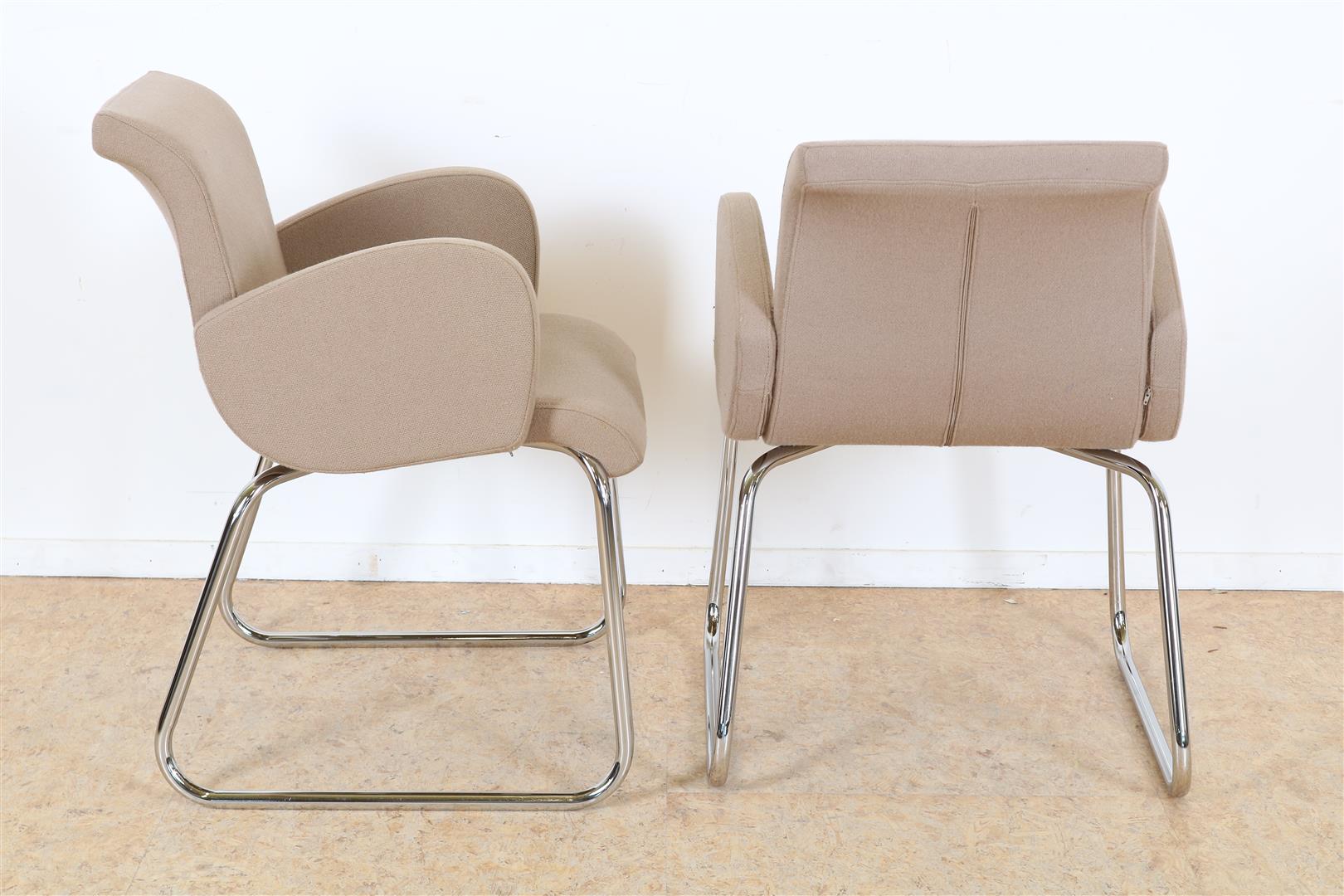 Set of Lensvelt Flag chairs with gray upholstery on a chrome tube base, design Gerard van den - Image 2 of 4