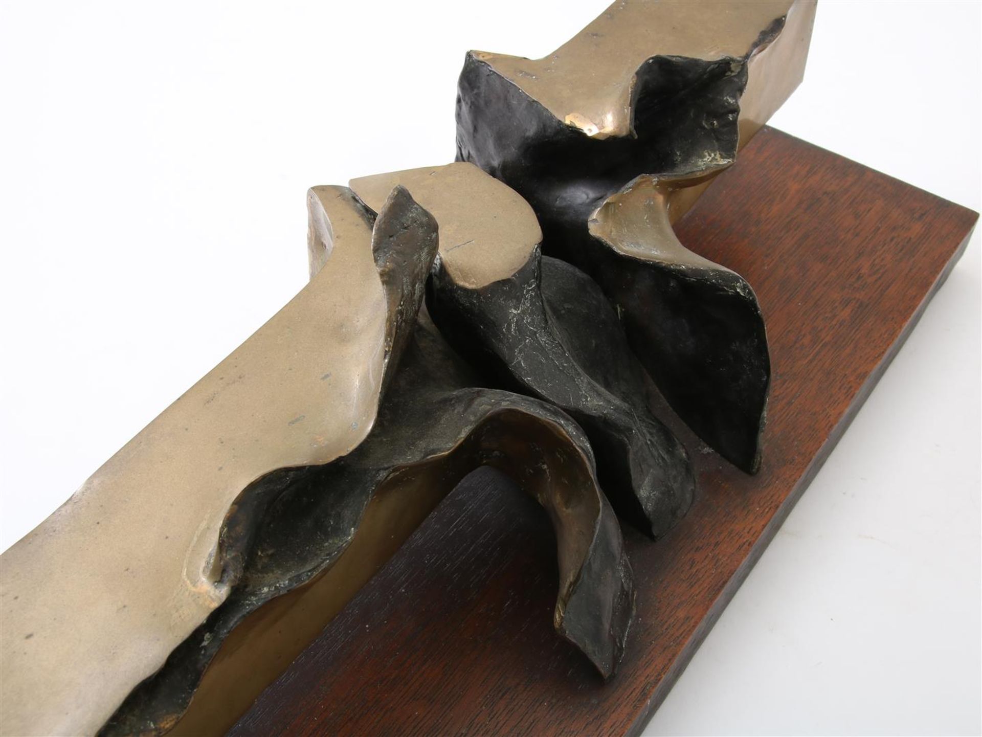 Abstract, unsigned, bronze sculpture on wooden base, height 13 cm. - Image 2 of 2