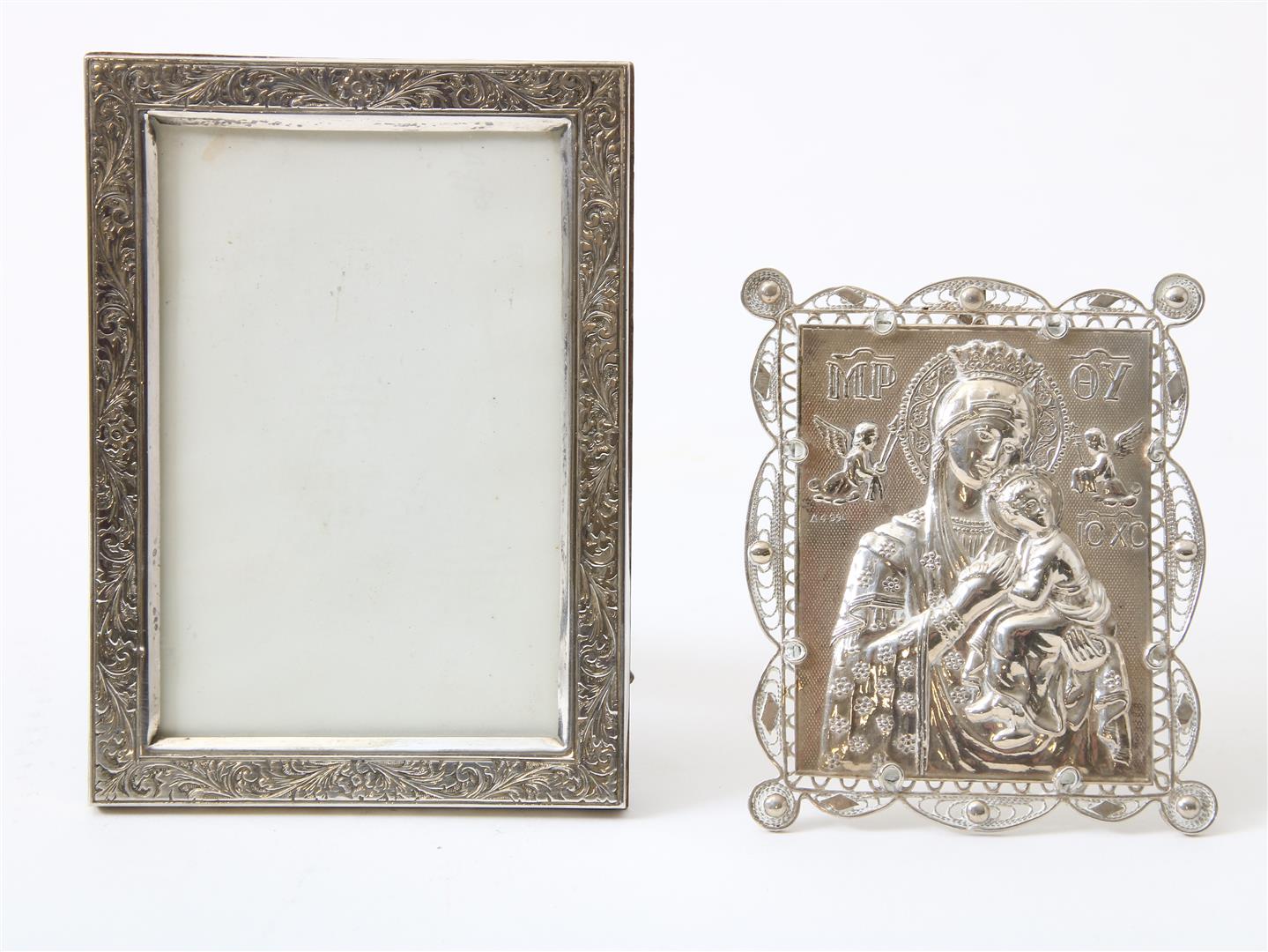 Lot with silver photo frame and silver plaque with image of the Mother of God, various quality