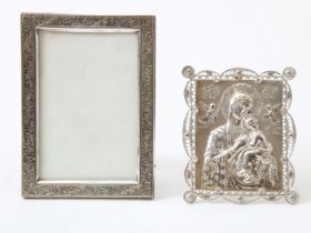Lot with silver photo frame and silver plaquette