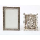 Lot with silver photo frame and silver plaquette