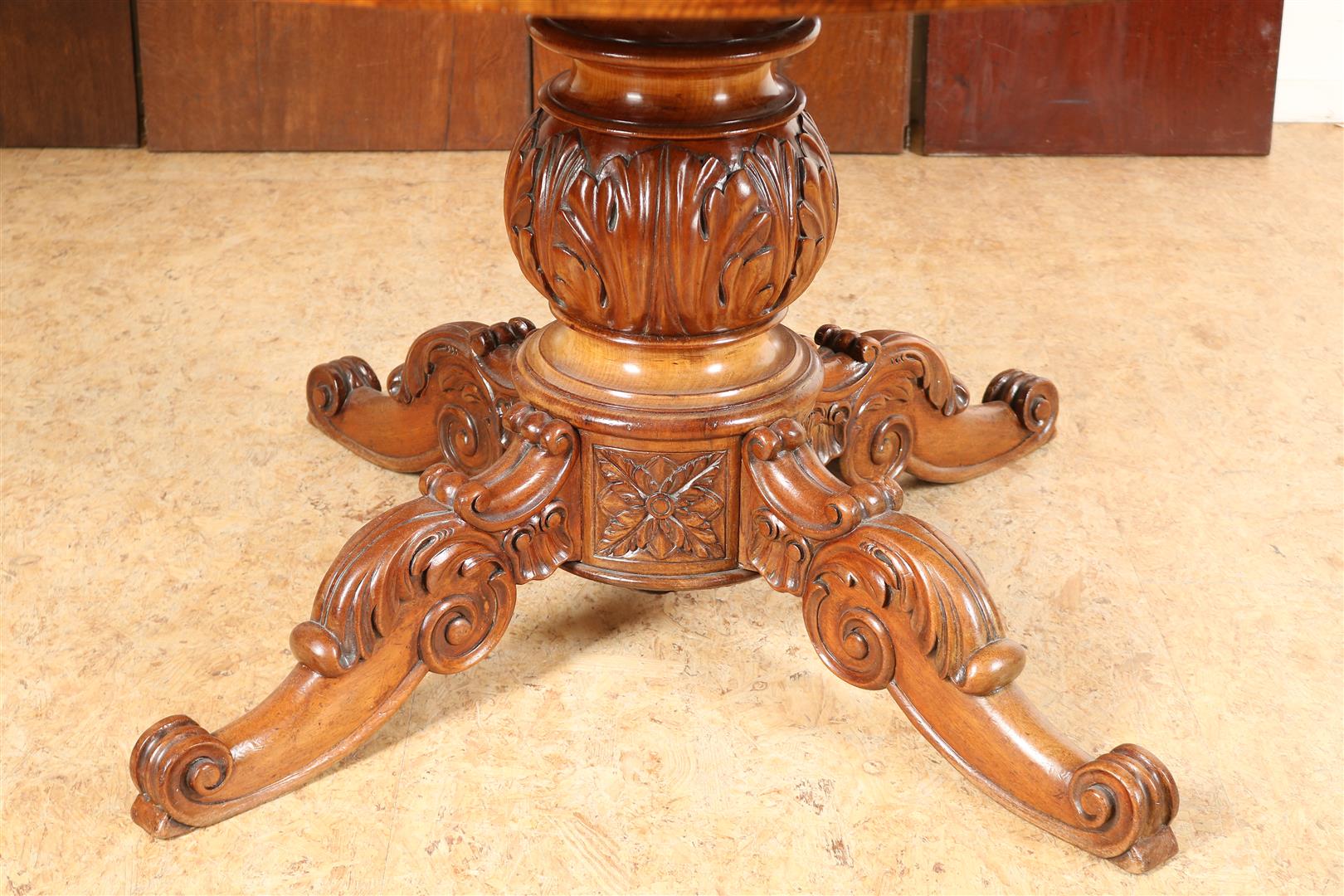 Mahogany Willem III wings table on carved flower leg ending in 4 branch, Holland, circa 1880, 75 x - Image 3 of 3