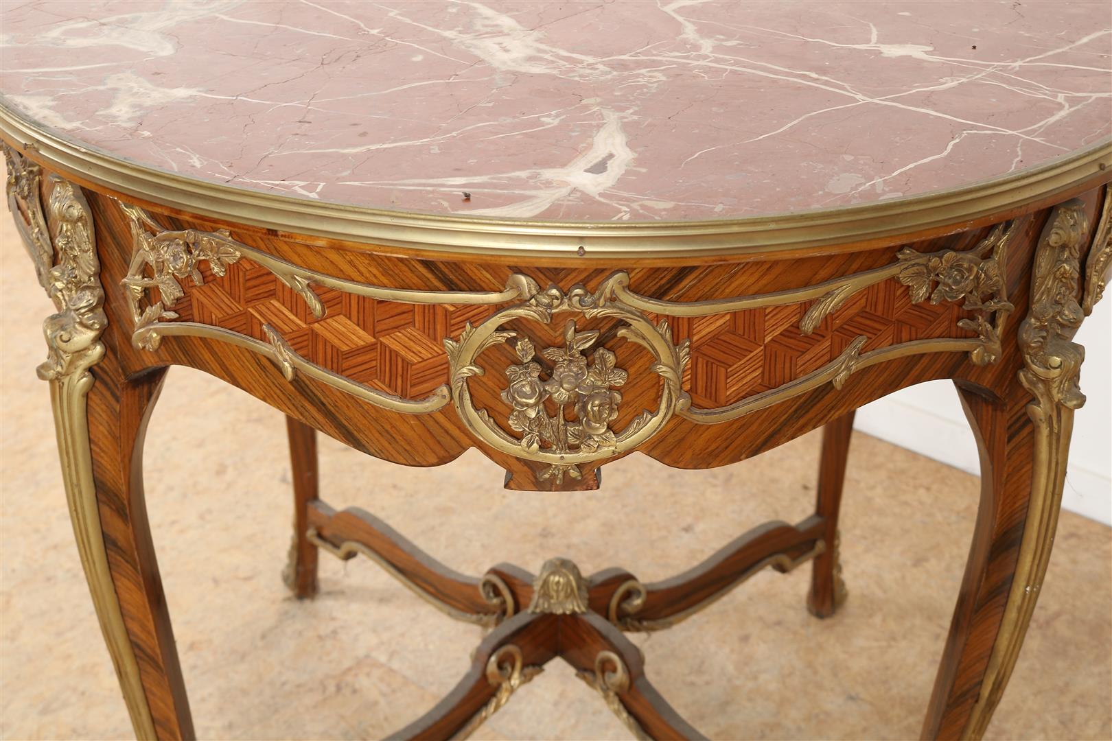 Walnut with fruit wood Louis XV style table with marble top (defects) and bronze fittings, 20th - Image 2 of 6