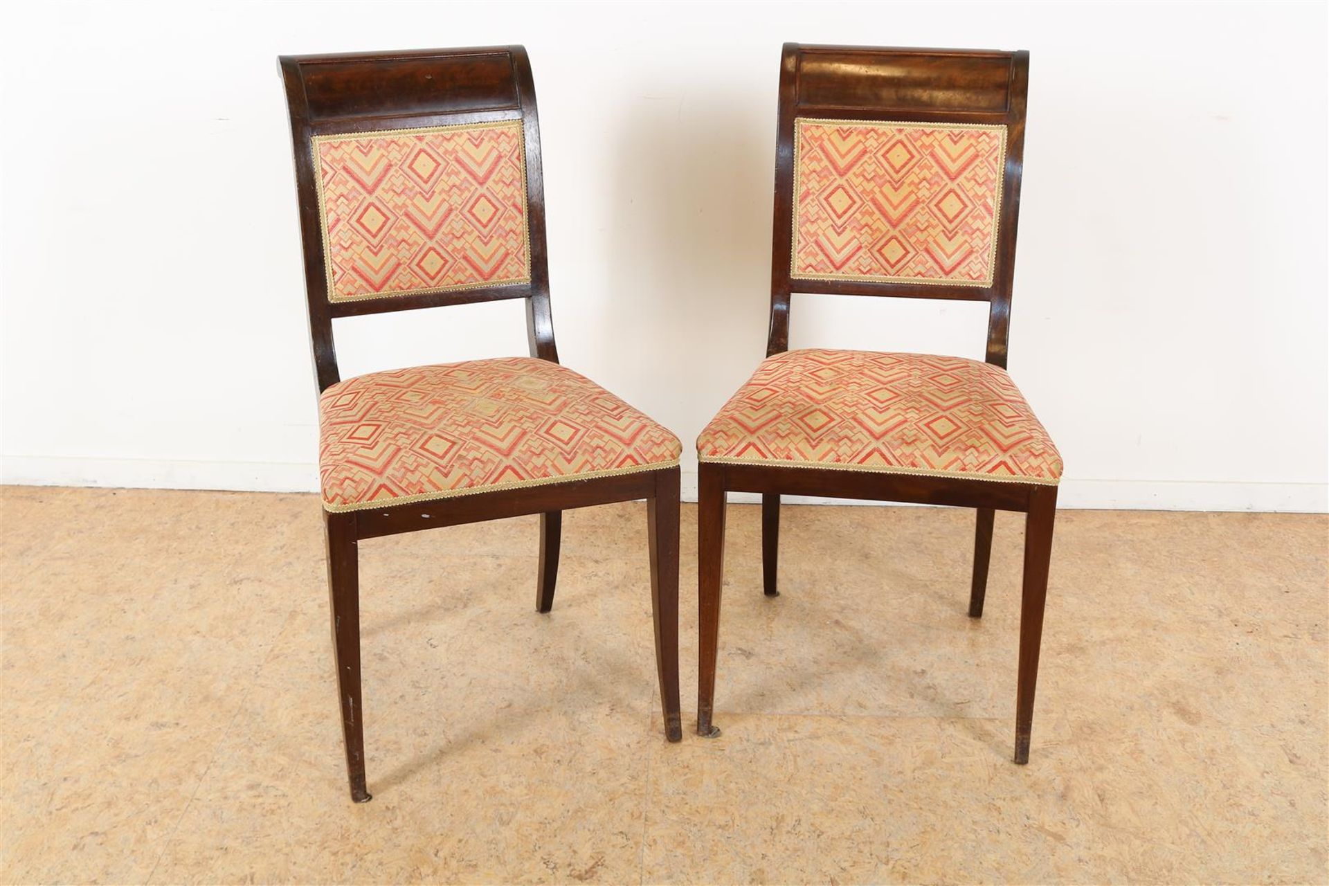 Series of 2 mahogany chairs