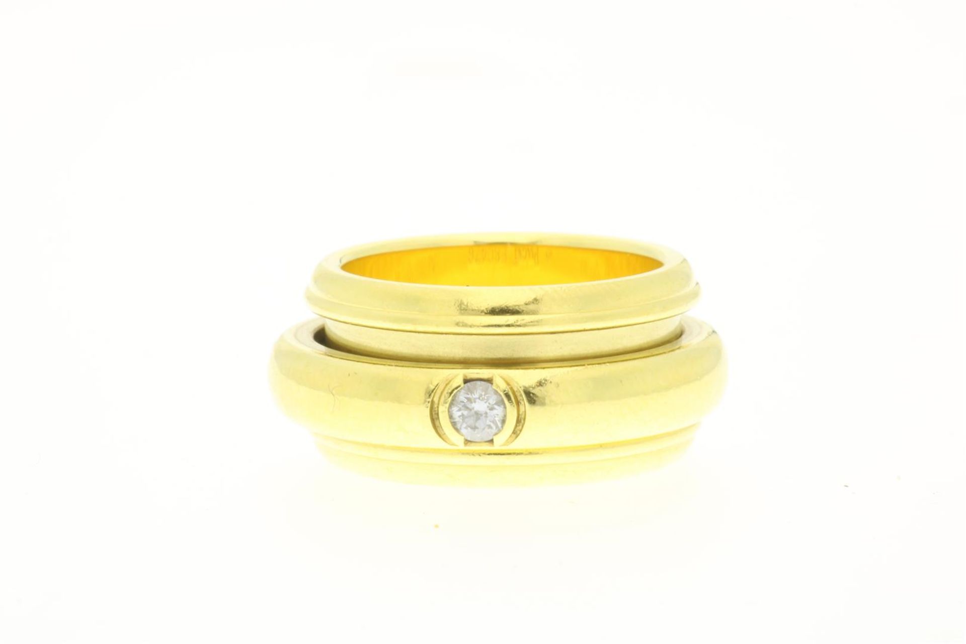 Yellow gold ring, Piaget, Possesion