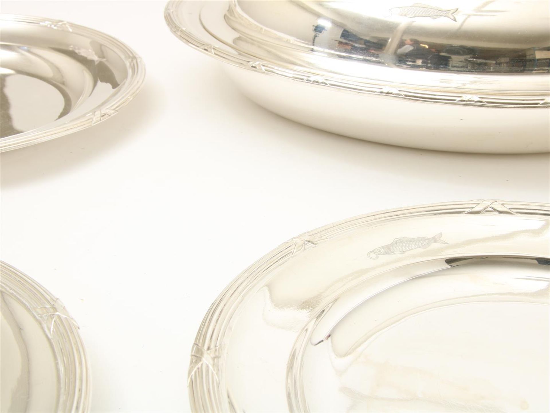 Set including silver terrine (oval covered dish 33x 25 cm under lid) with removable handle, - Image 3 of 4