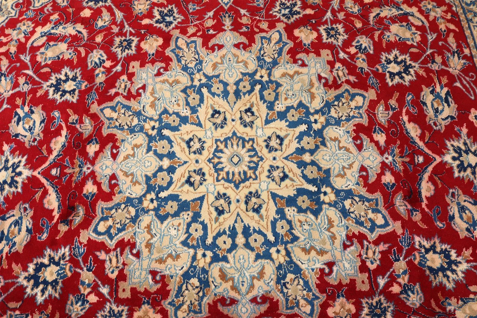 Carpet, Nain, 311 x 200 cm. - Image 2 of 3
