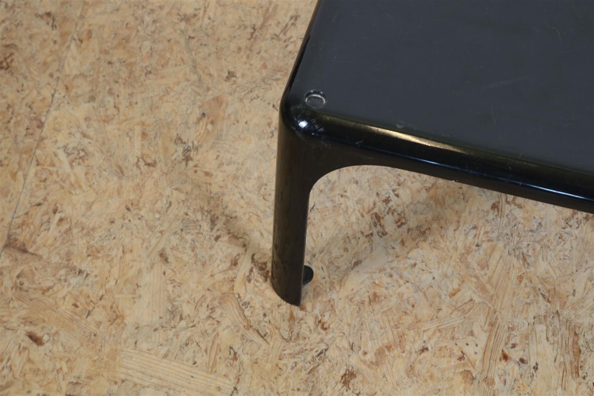 Series of 3 black plastic stackable design side tables, designer Vico Magistretti for Artemide, - Image 3 of 4