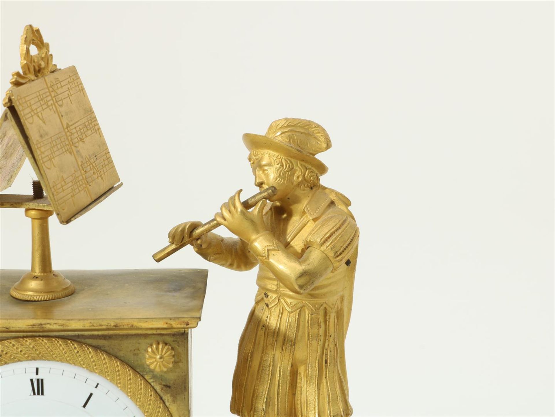 Fire-gilt Empire mantel clock with musician and sheet music, with running and percussion - Image 3 of 7