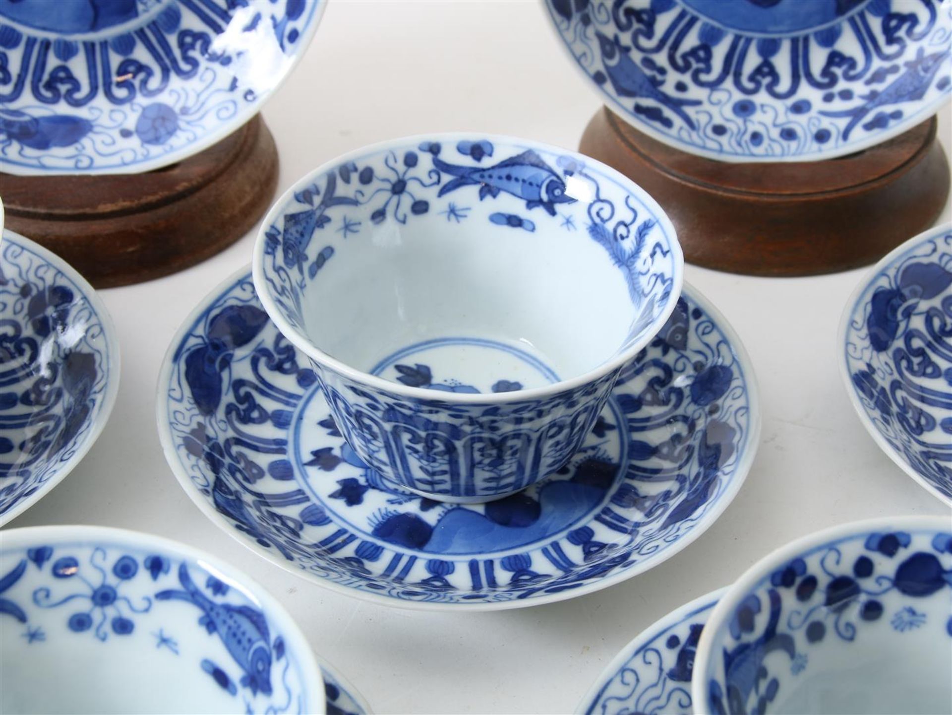 Set of 12 cups and 11 saucers, China  - Bild 6 aus 19