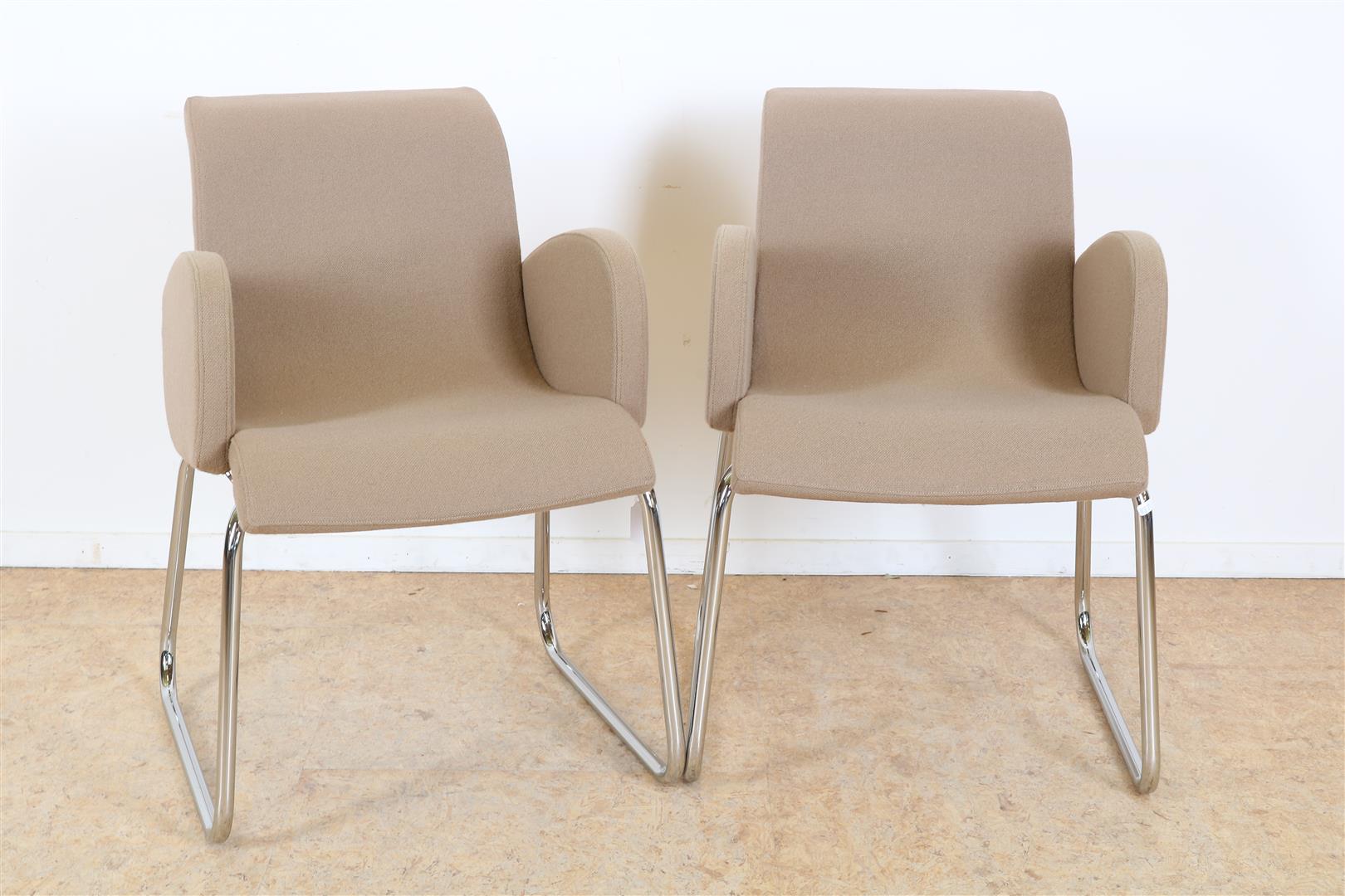 Set of Lensvelt Flag chairs with gray upholstery on a chrome tube base, design Gerard van den