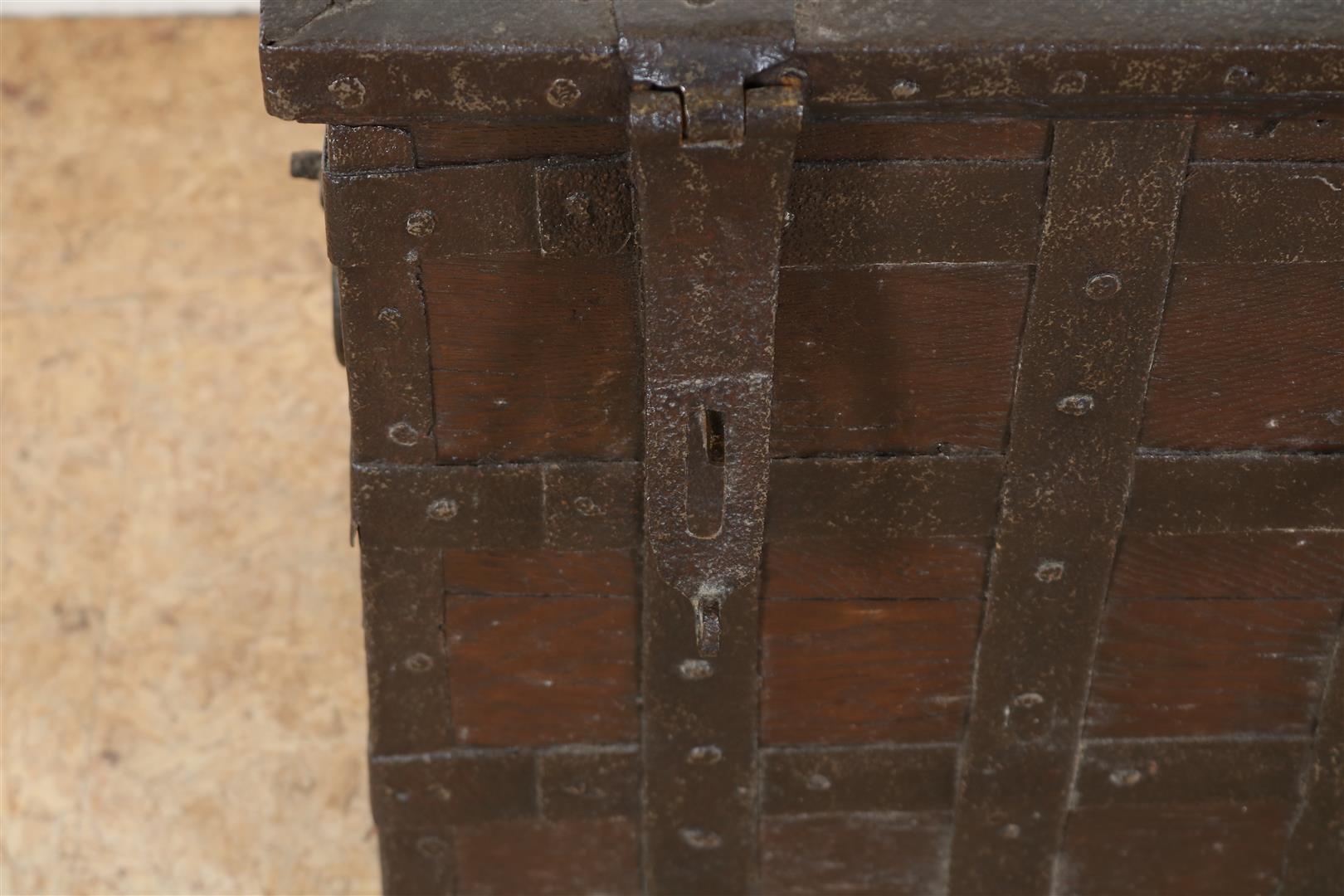 Oak iron-lined money box or Armada - Bild 4 aus 6