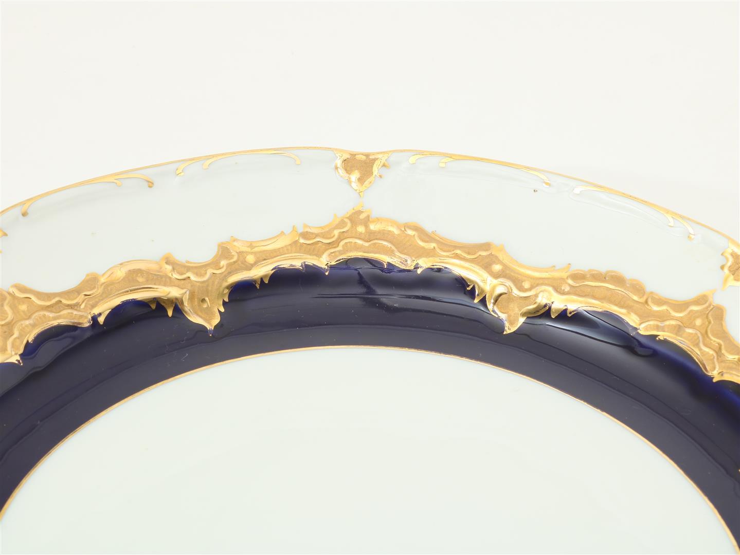 Blue with gold plated dish, Meissen, 20th century, diameter 31 cm. - Image 2 of 4