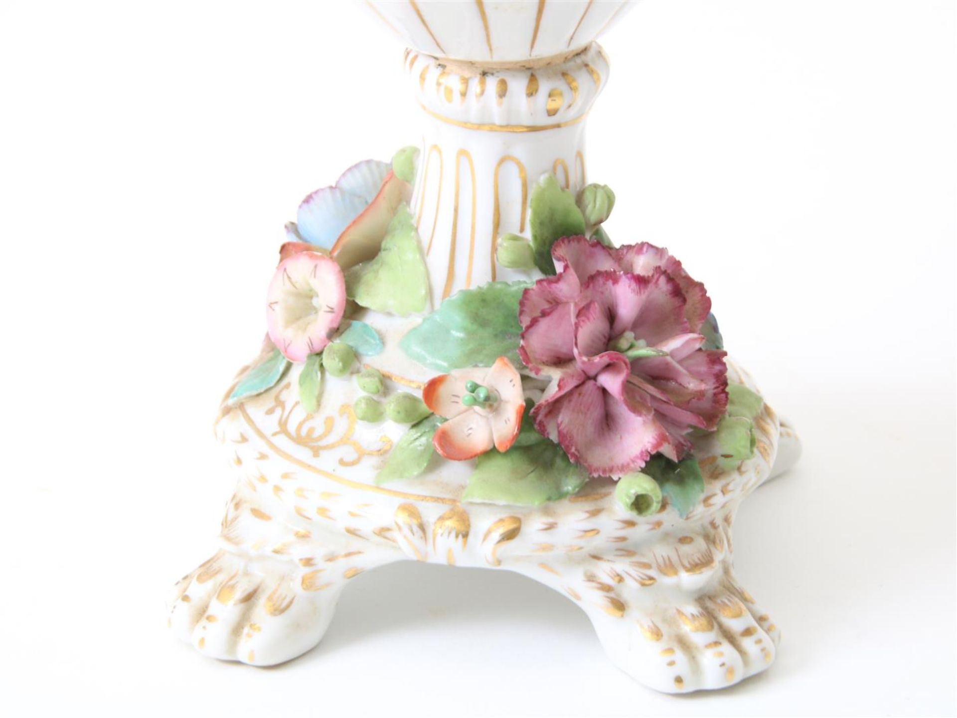 Lot of a porcelain decorative vase with decor of a romantic scene and relief of flowers, marked on - Image 3 of 4