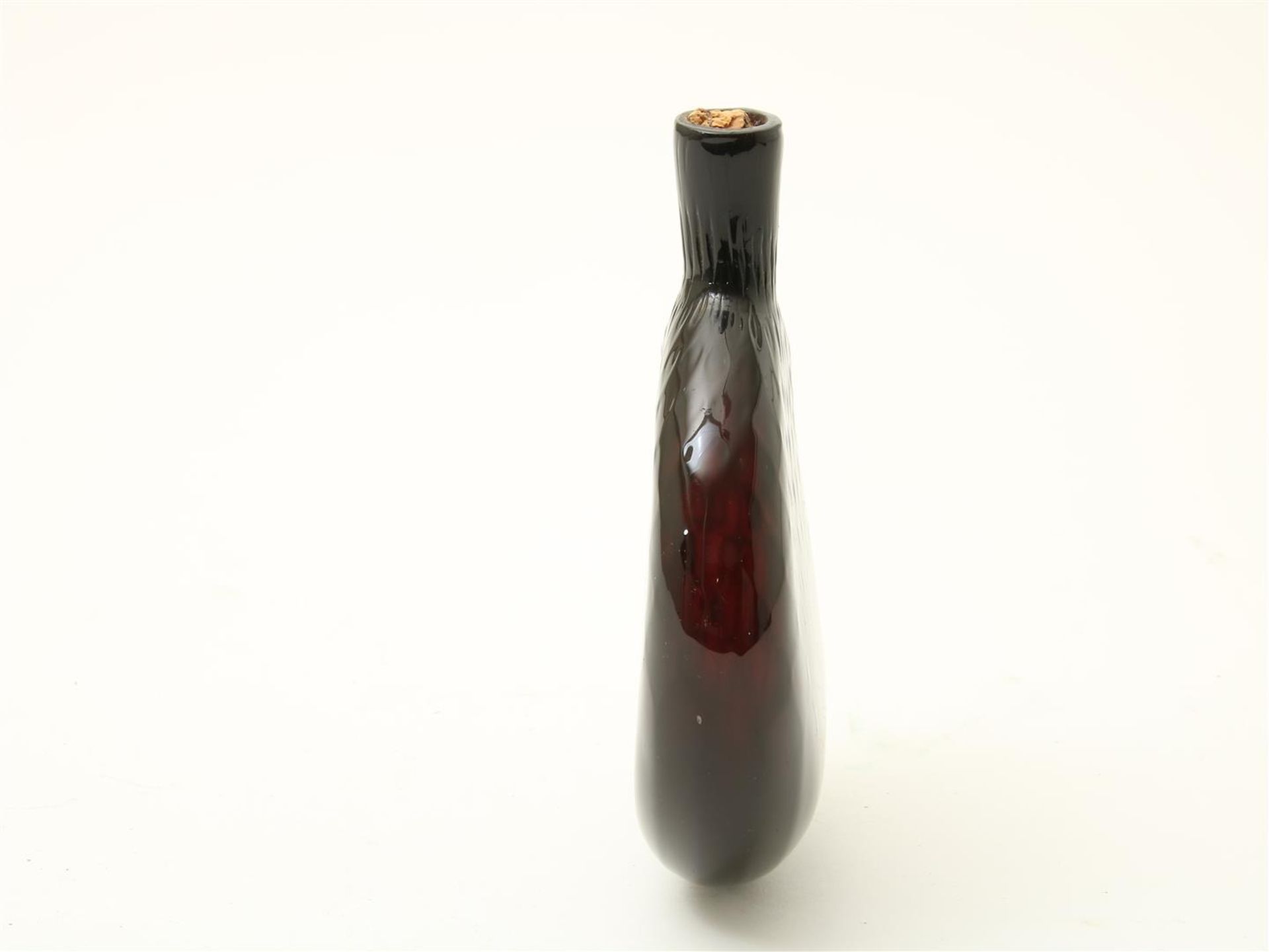 Purple glass bottle, so-called Stiegel Flask, 18th century, height 16 cm. - Image 2 of 3