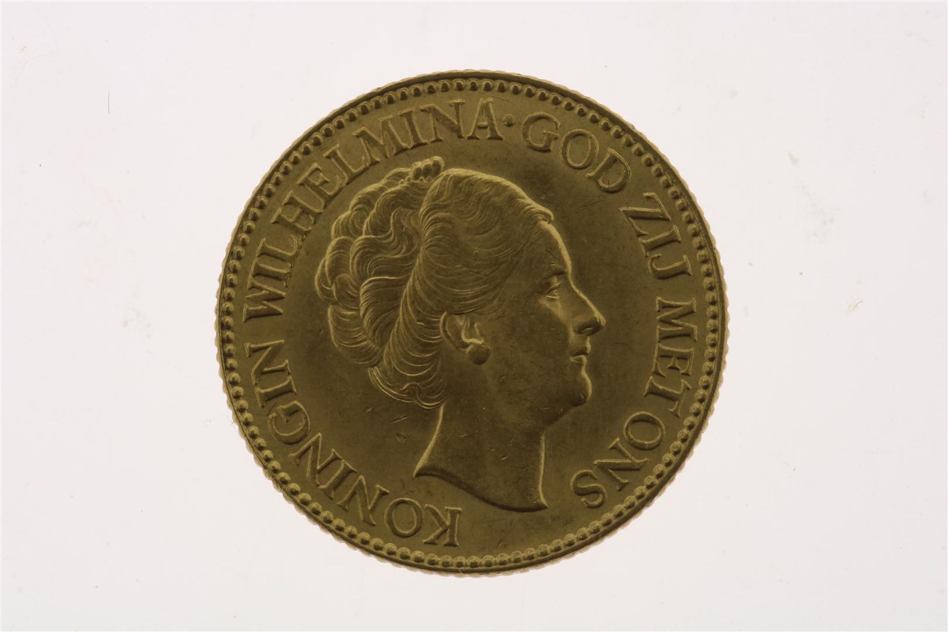 Gold tenner with image of Wilhelmina with updo hair, in an ermine cloak, looking to the right, 1933,