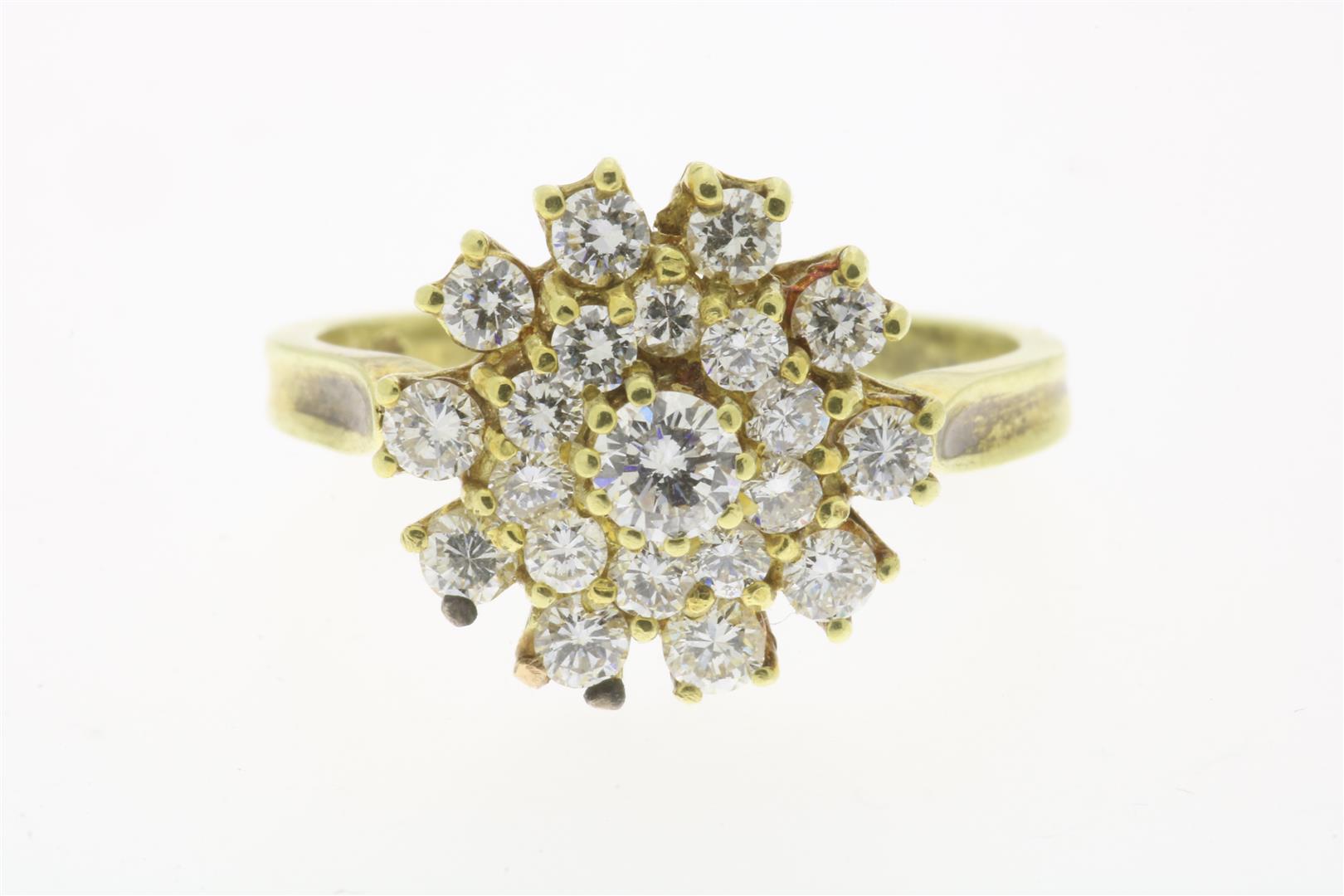 Yellow gold entourage ring set with diamonds, brilliant cut, approximately 1.00 ct. (measured when