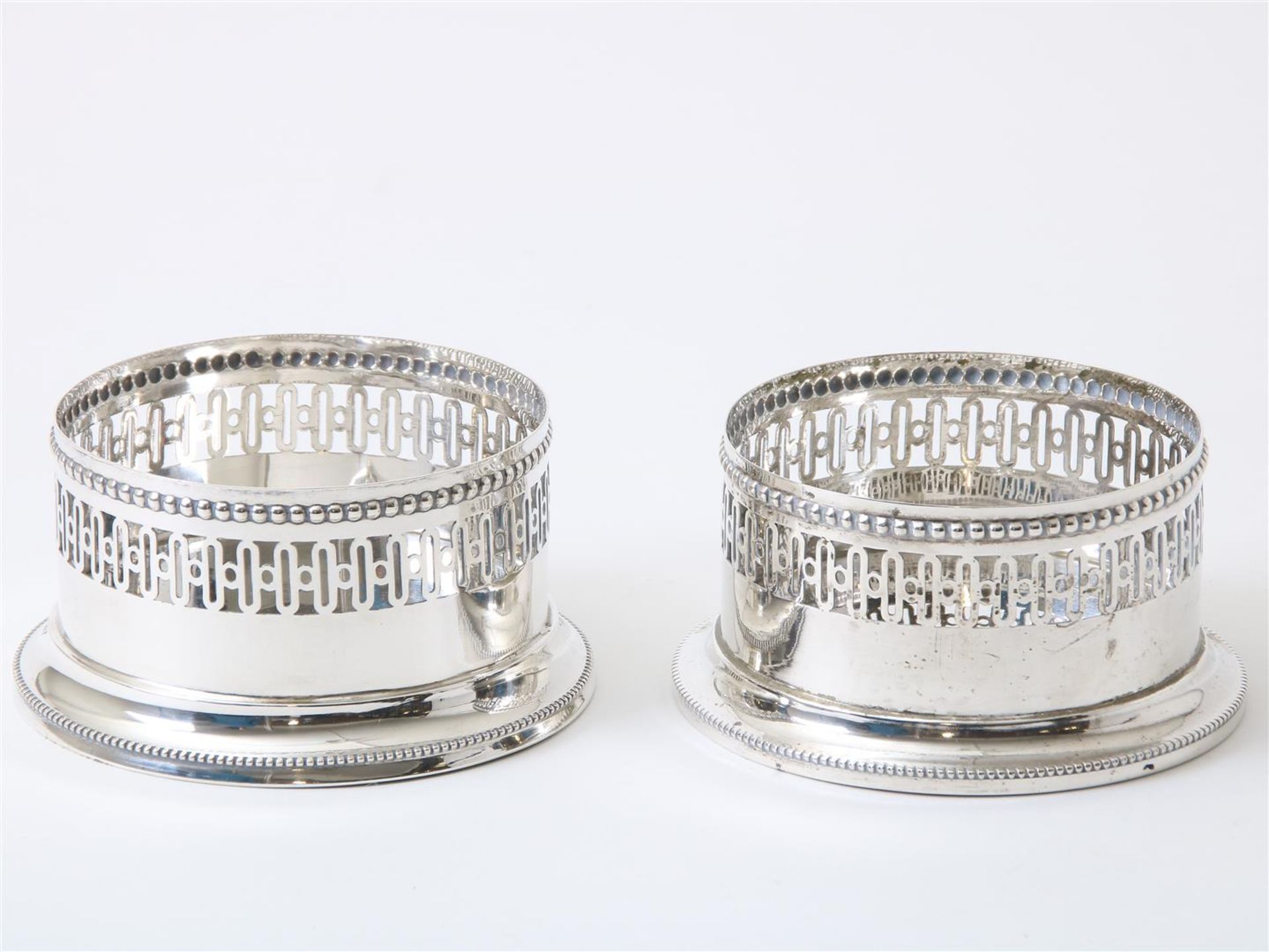 Set openwork silver bottle containers