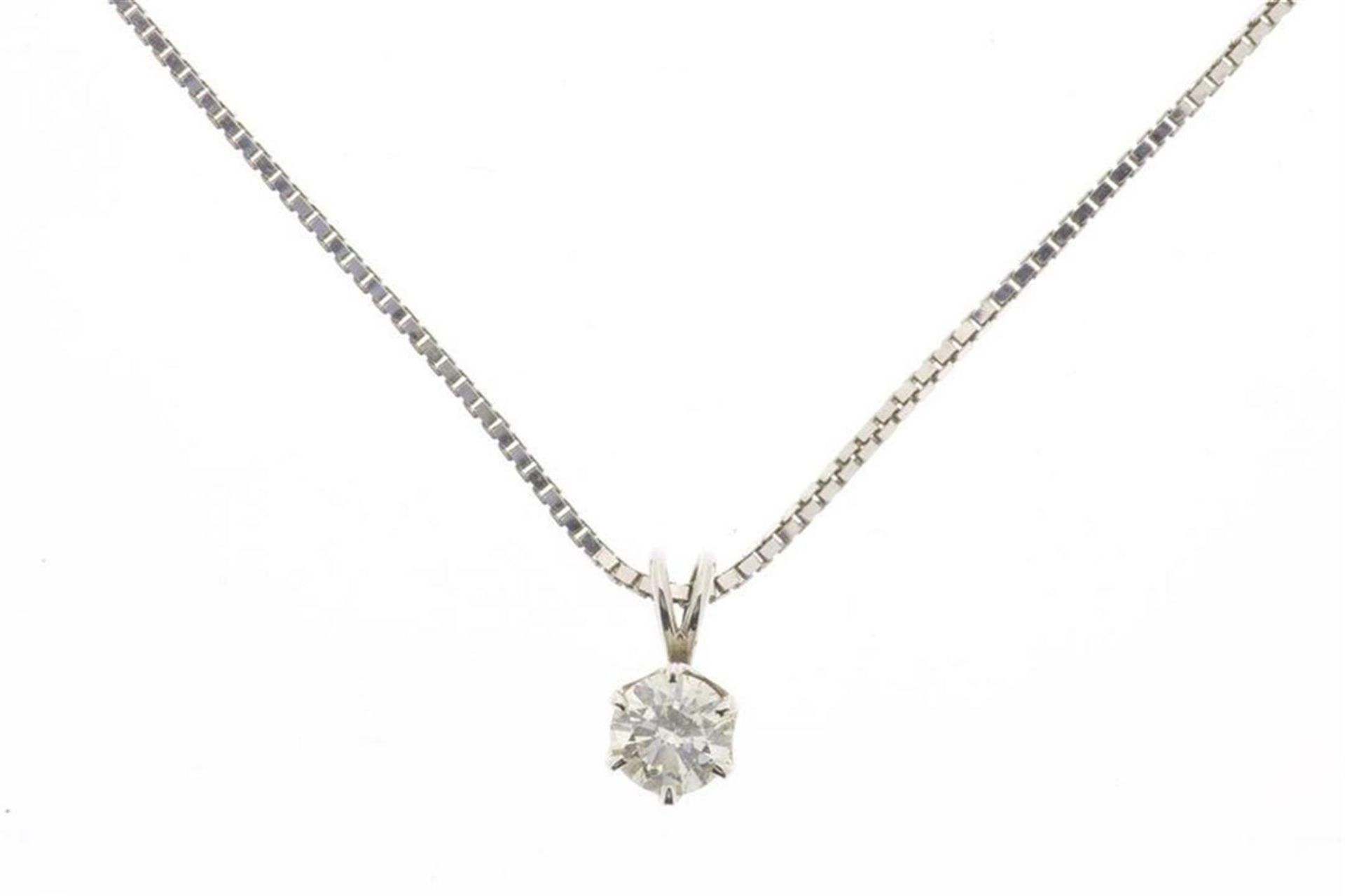 White gold necklace with a pendant