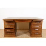 Oak Art Deco desk with 7 drawers and 2 pull-out leaves, approx. 1925/30, 76 x 165 x 90 cm.