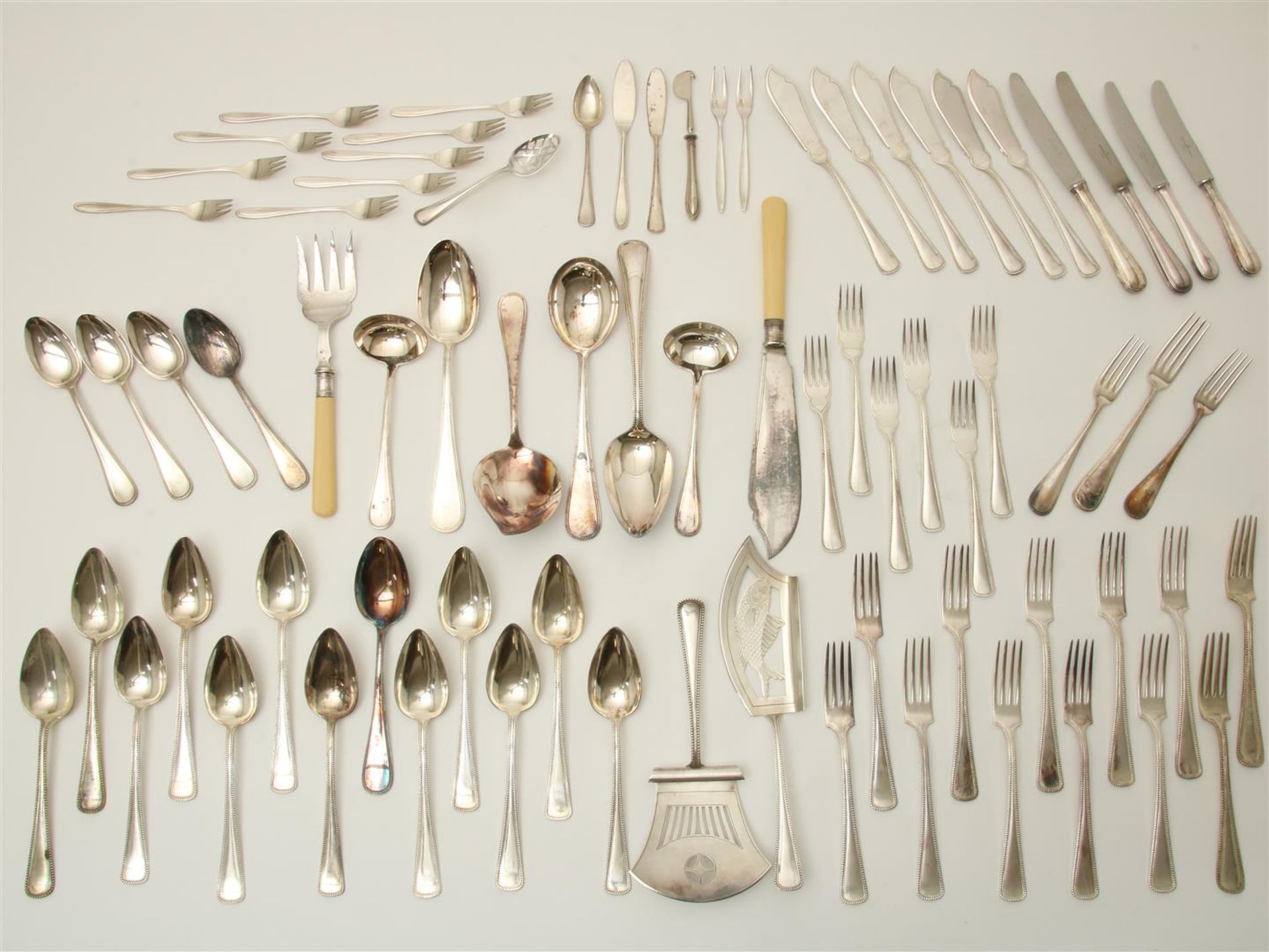 Silver plated cutlery with pearl edge, consisting of spoons, forks and knives and various serving