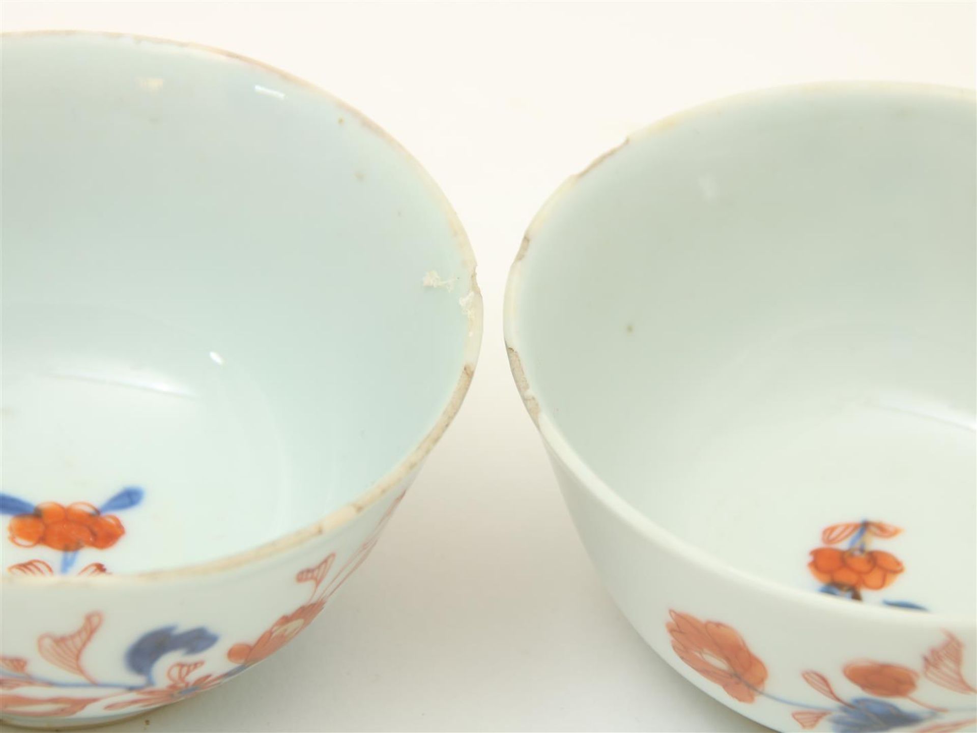 Series of 5 porcelain Qianlong cups and saucers and a saucer with Imari decor, China 18th - Image 6 of 8