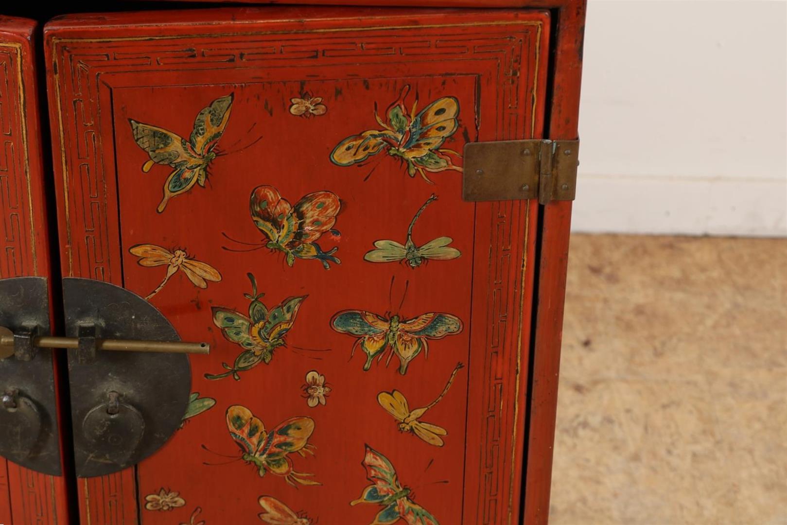 Red lacquer elm wood carrying cabinet with decor of gilded butterflies (called "Miao Jin") with 2 - Image 3 of 4
