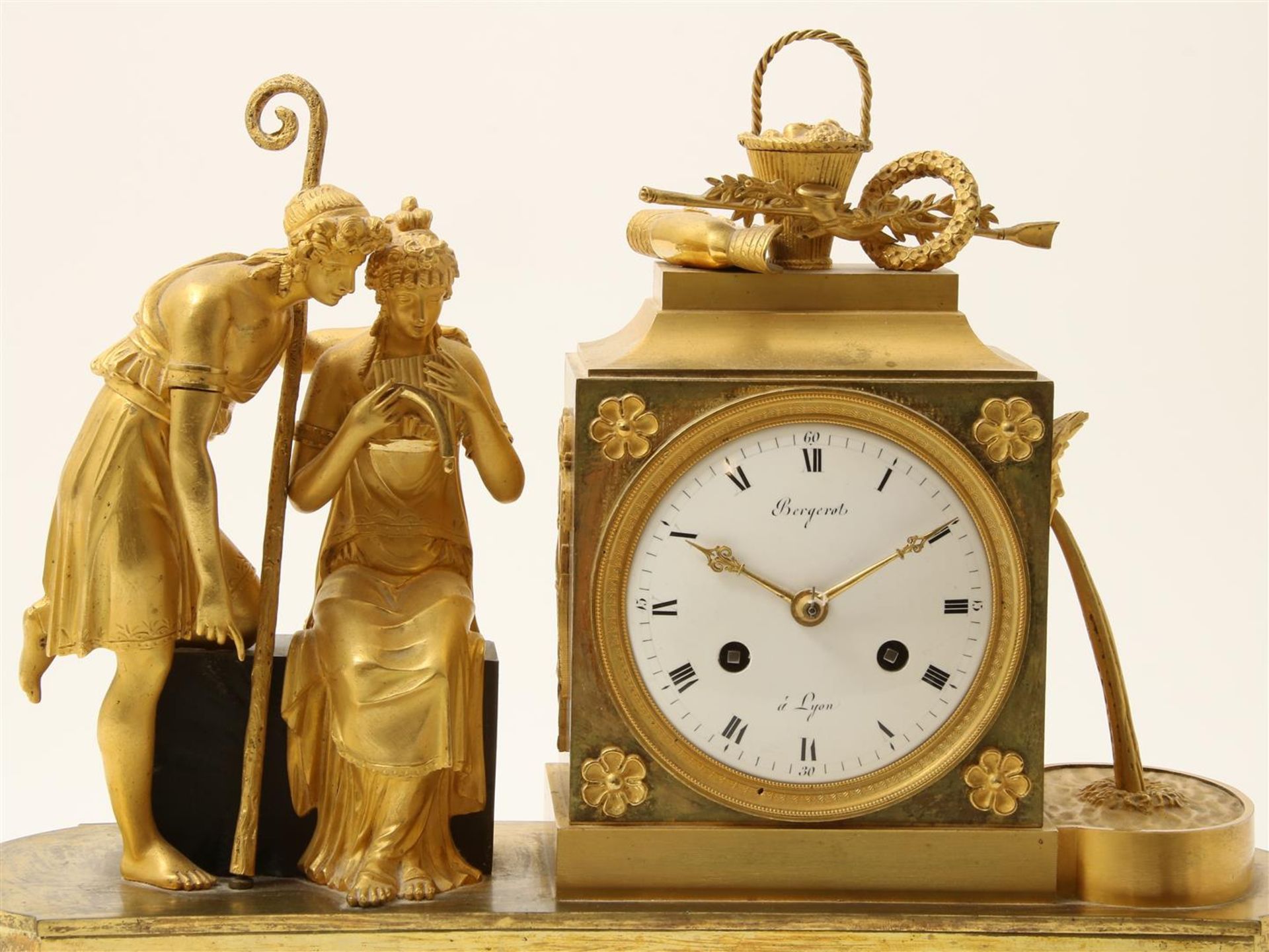 Ormolu bronze Empire mantel clock, crowned with shepherd with staff and shepherdess with pan - Image 4 of 9