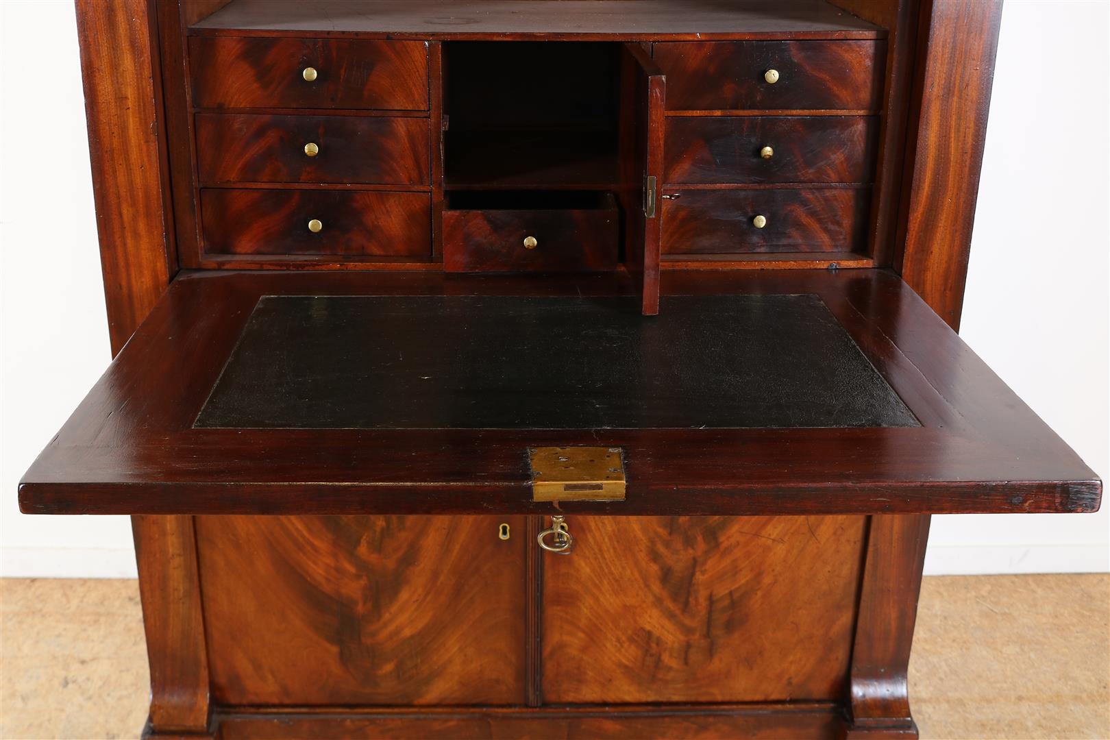 Mahogany secretary abattant with top drawer, writing flap behind which interior with panel door - Image 4 of 6