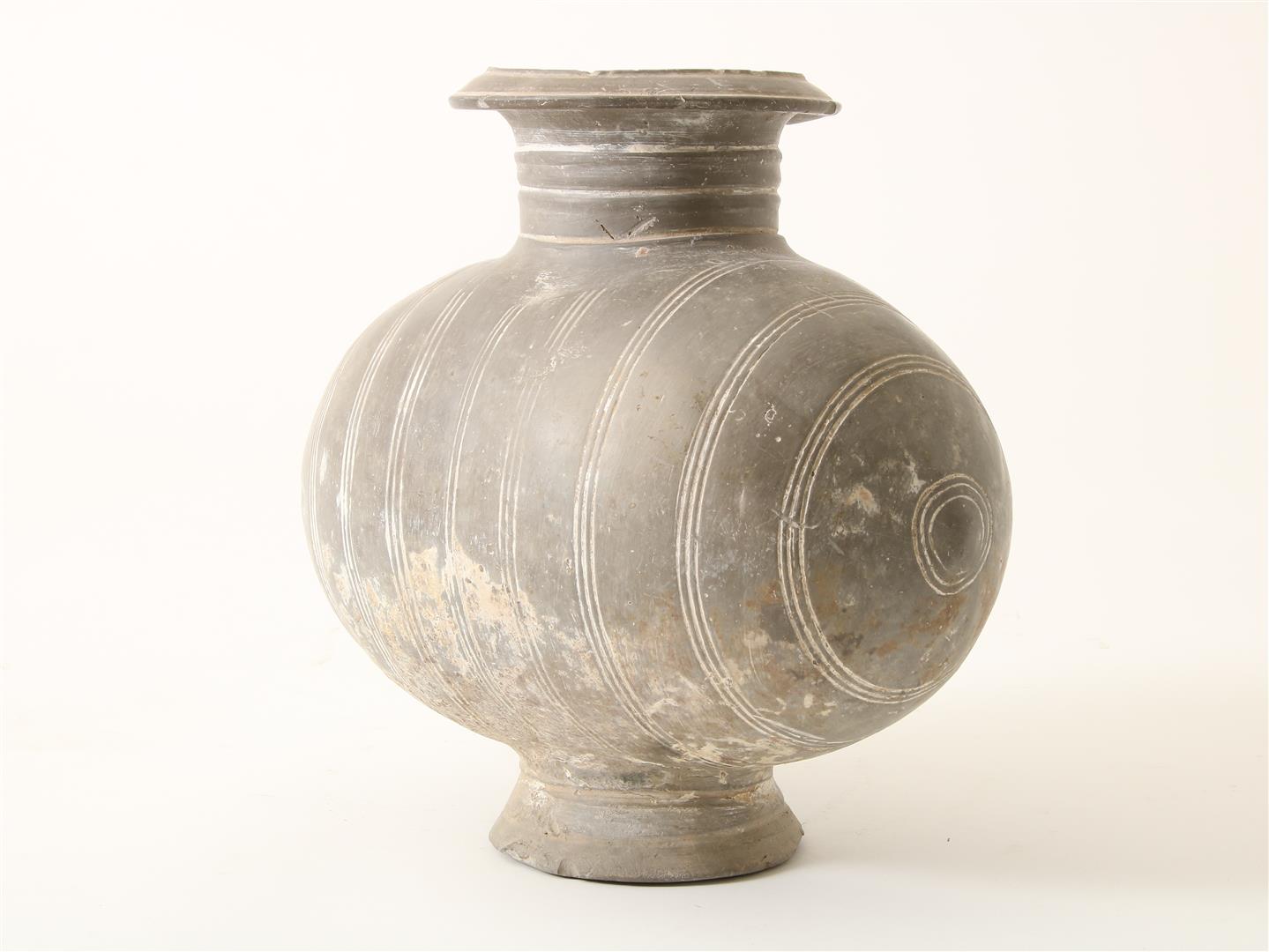 China, earthenware cocoon jar, Han dynasty ( 206 BC - 220 AD) The gray vessel moulded with - Image 2 of 4