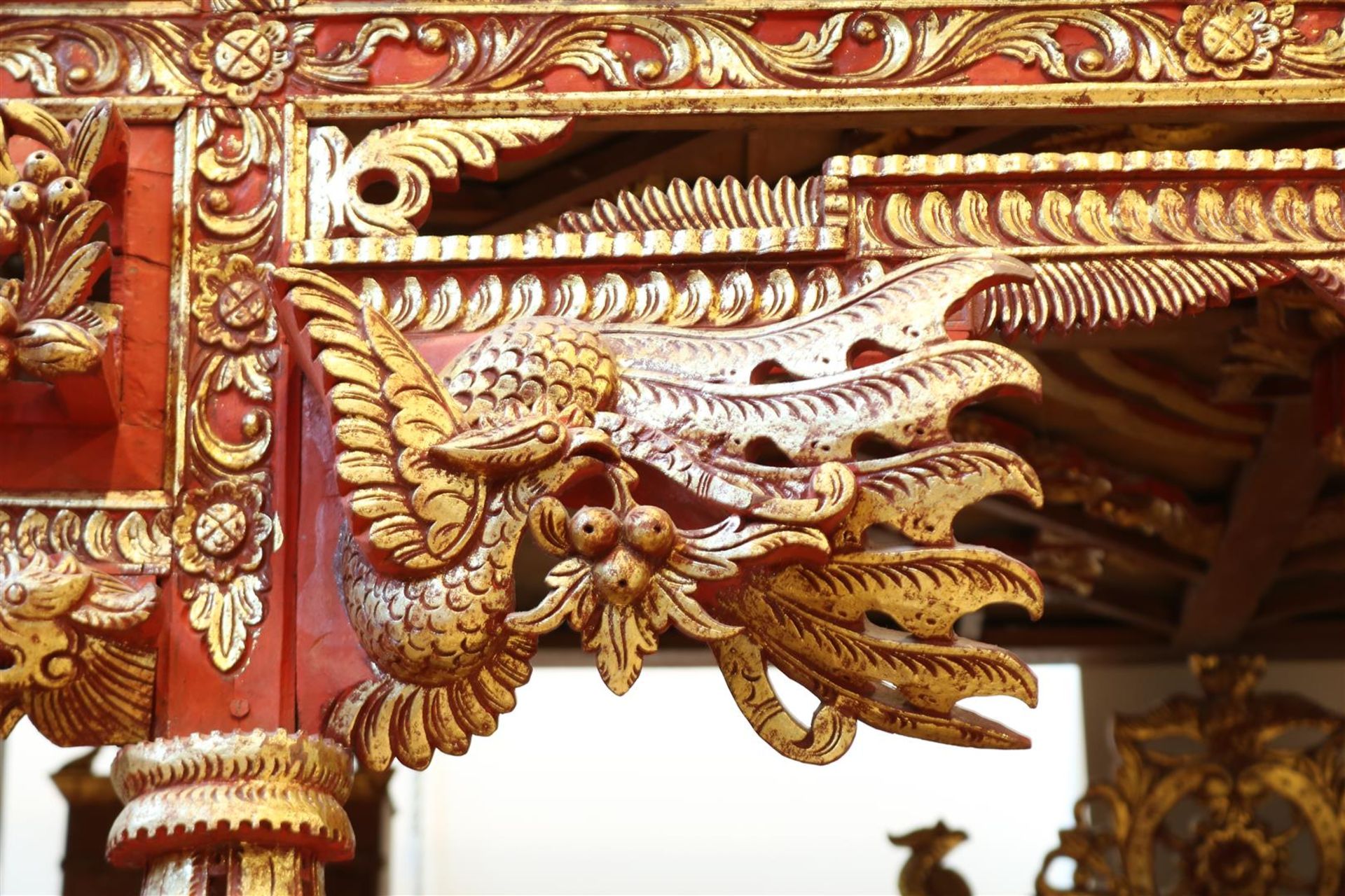 Red and gilded wooden traditional bedstead with carved birds, flowers and dragons, origin Madura, - Image 5 of 6